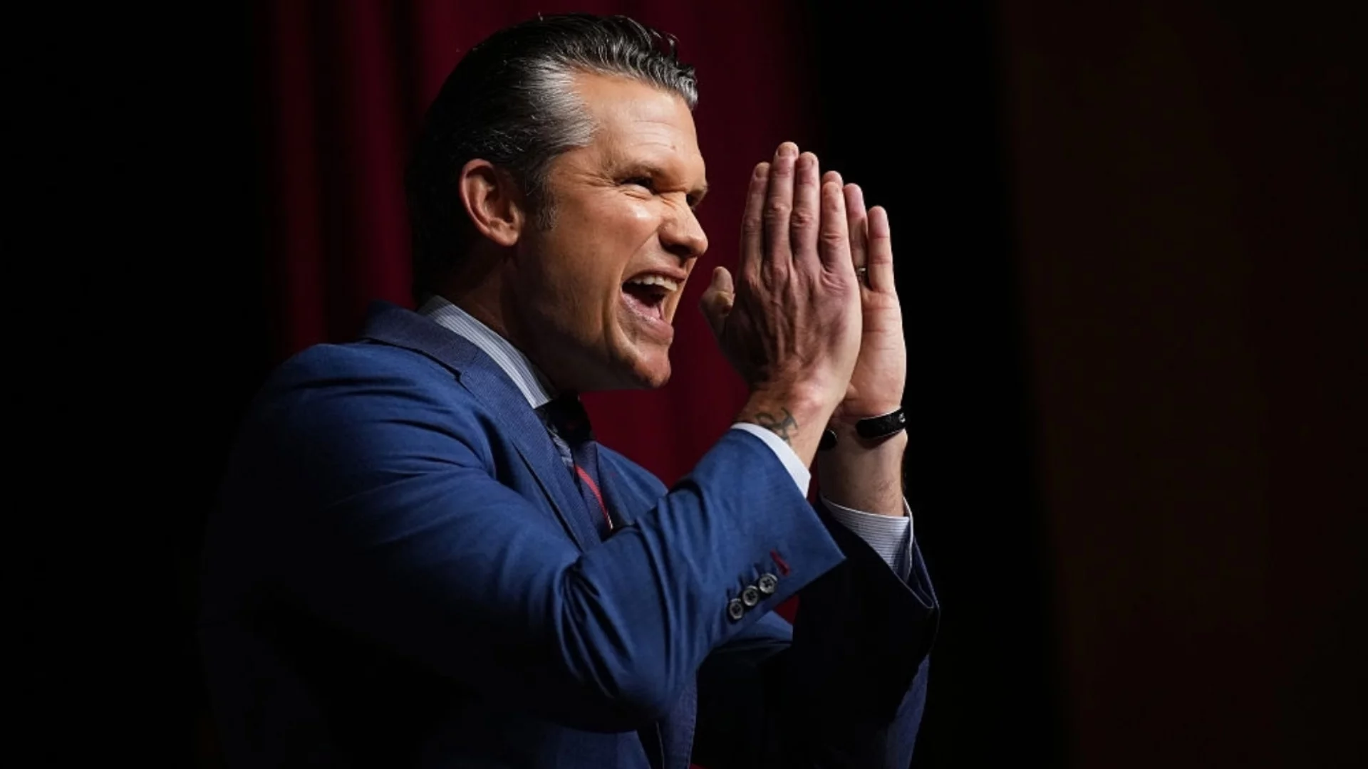 FT: Военният министър на Тръмп пробвал да се облажи на борсата от войната в Иран