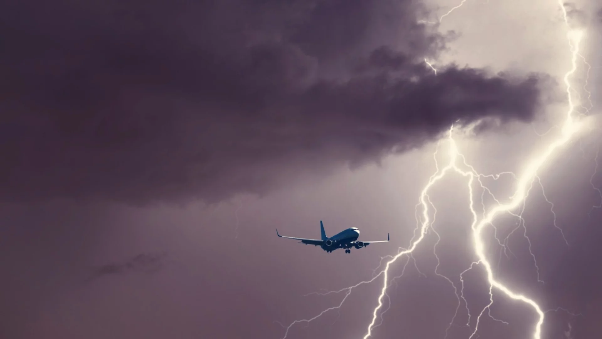 Природата в Гърция е сърдита: Земетресение, а след това чакат буря (ВИДЕО)