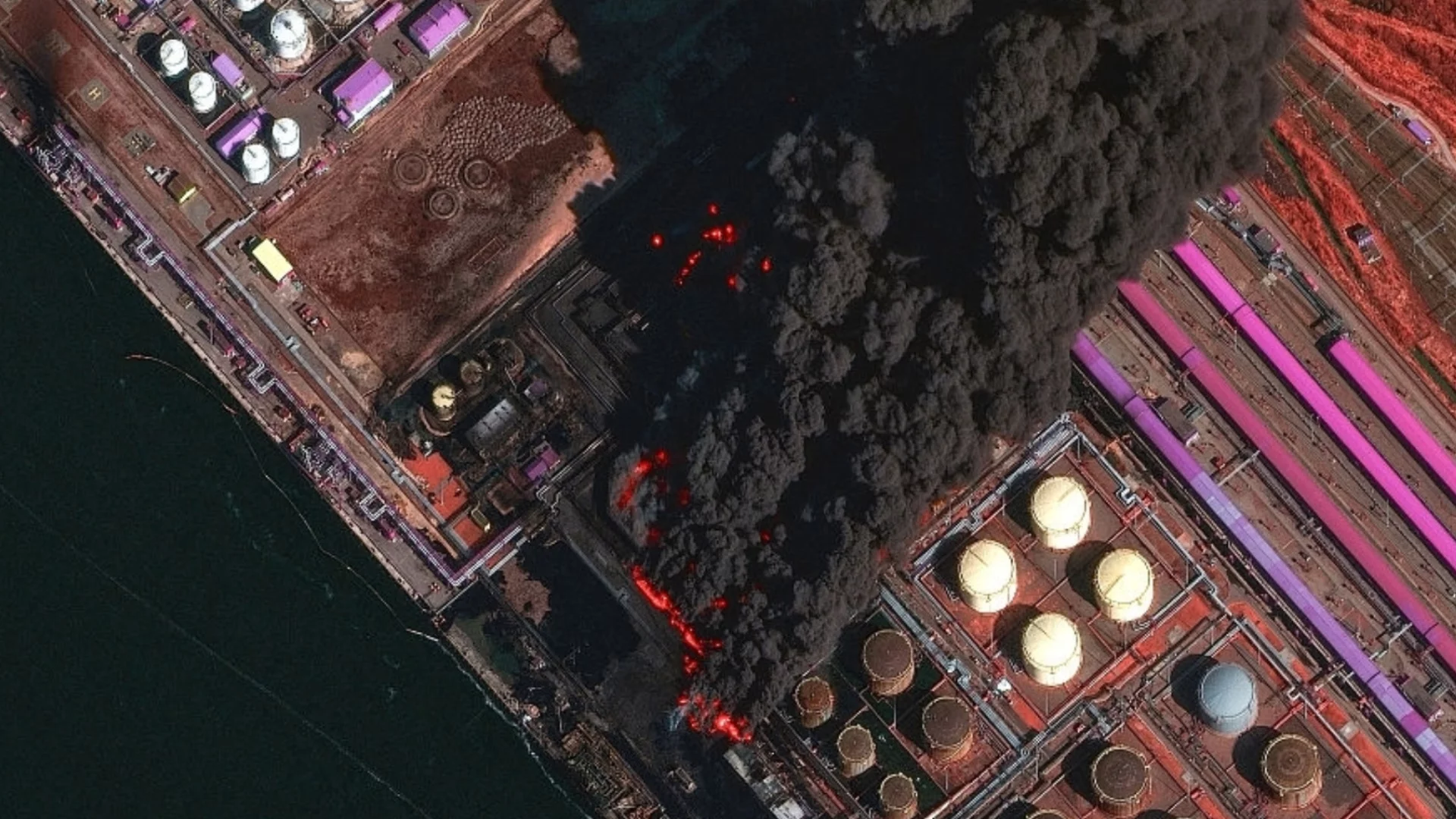 По-черна от петрол седмица: Украинските дронове струваха на Путин десетцифрена сума в долари