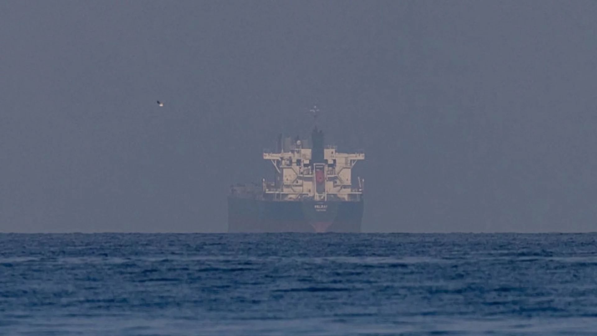 Снаряди паднаха близо до гръцки кораб