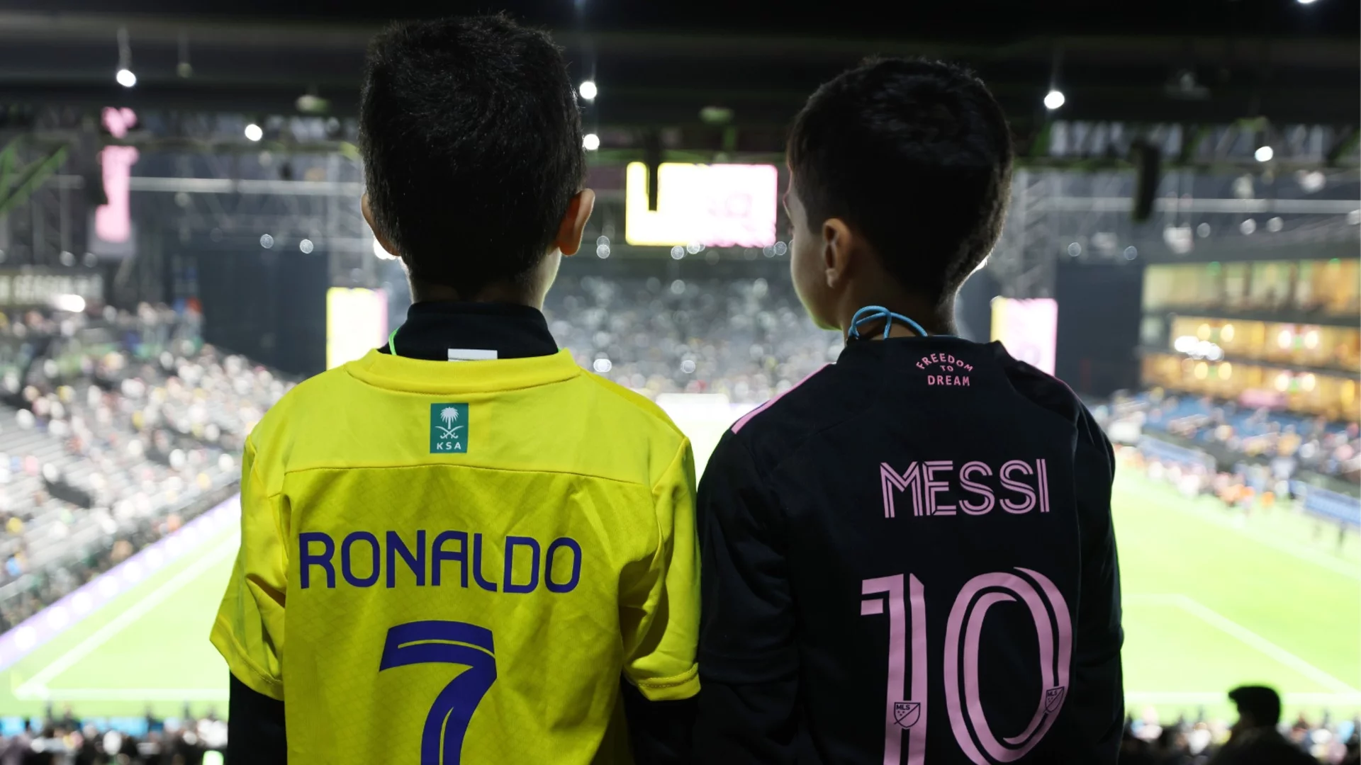 Меси или Роналдо: Каземиро трябва да решава, единият го дърпа към себе си