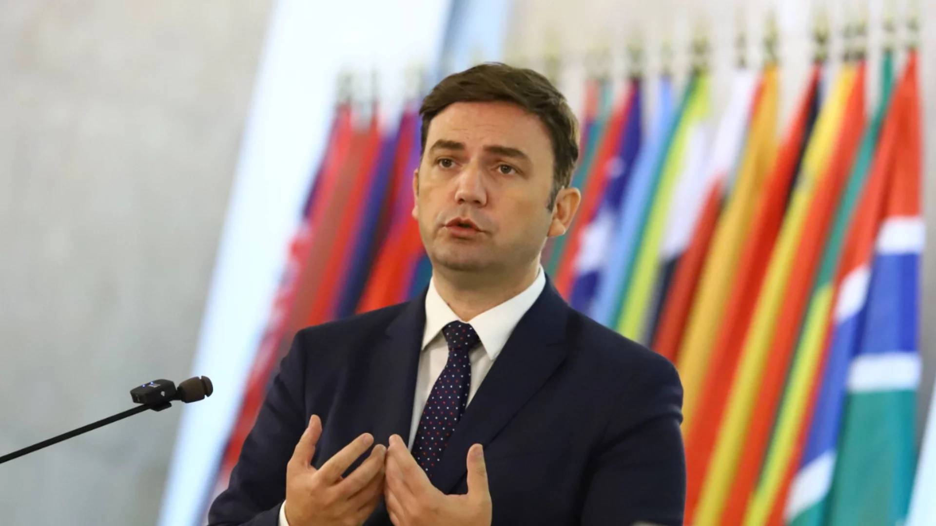 Бивш македонски министър: 250 000 македонци имат български паспорти