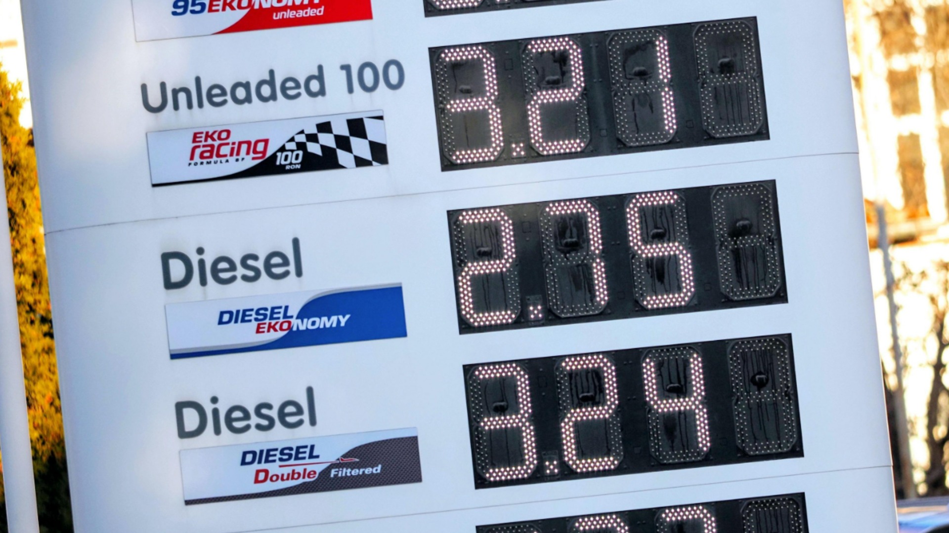 Заради шока с горивата: Европейската комисия подкрепя намаляване на акцизите