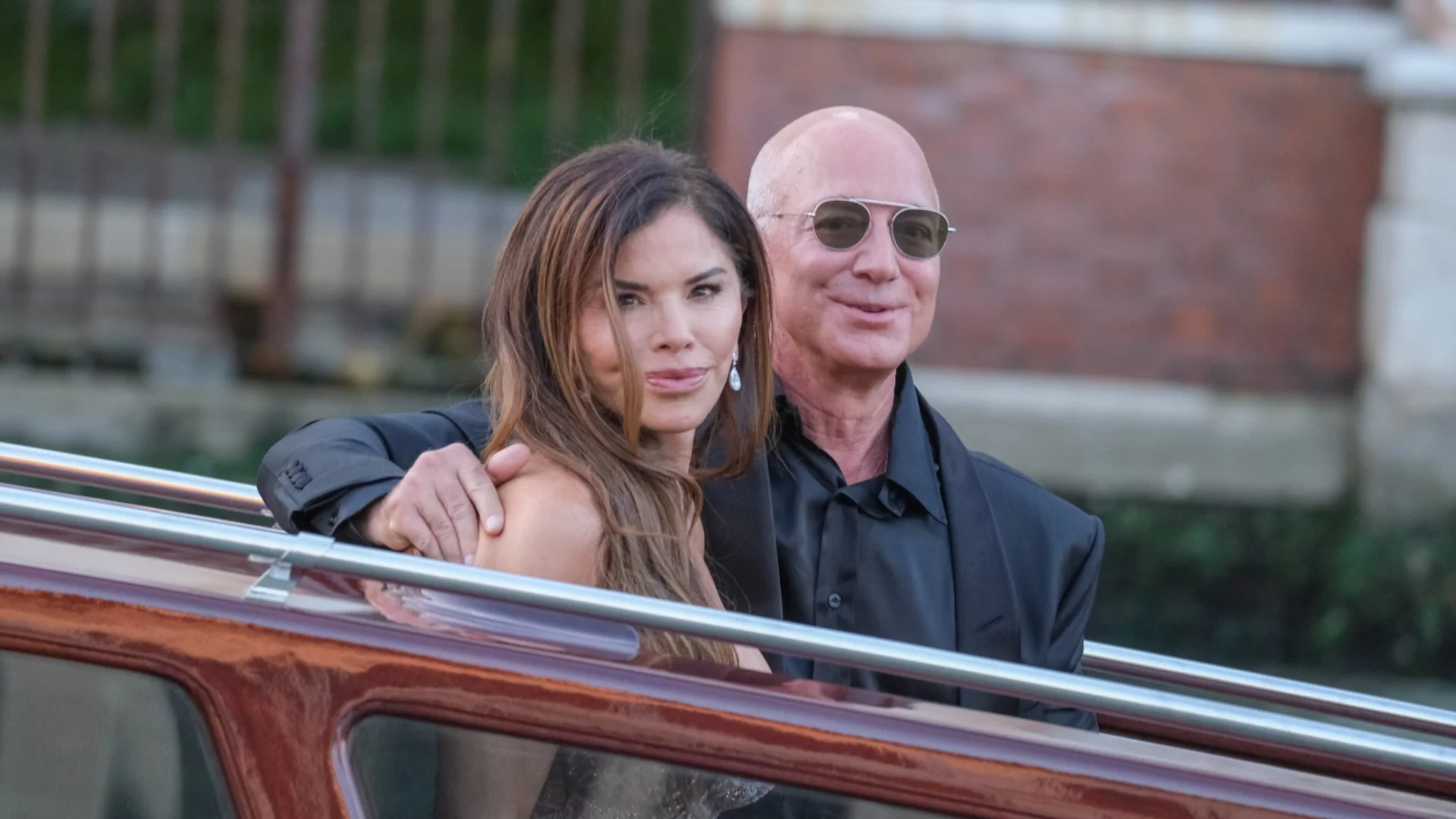 Брак за милиони се разпада: Какво се случва между Джеф Безос и Лорън Санчес?