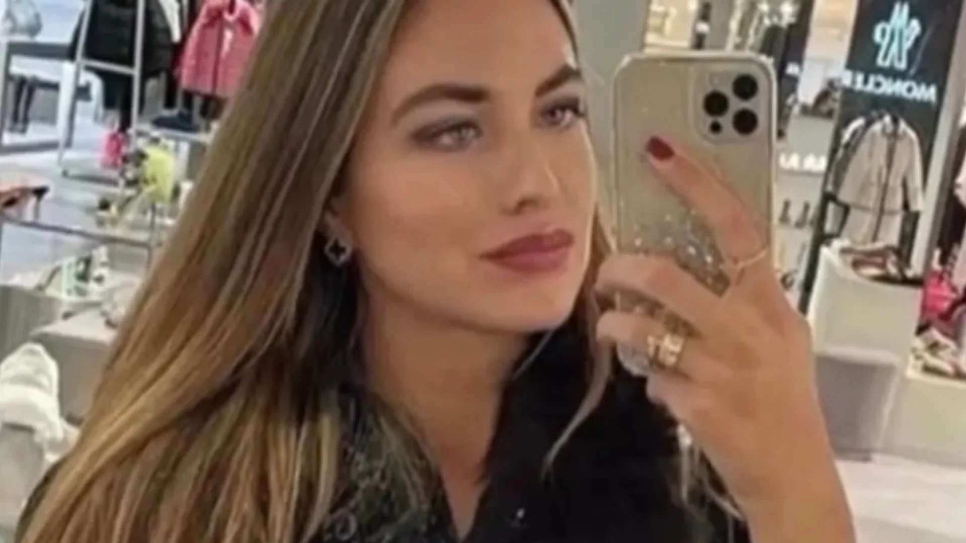 Ужас в гробищата: Откраднаха главата на убития модел Памела Дженини