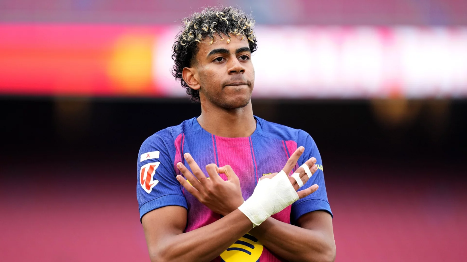 Ламин Ямал отвърна на трибуните: "Използването на религия като подигравка на терена ви оставя невежи и расисти"