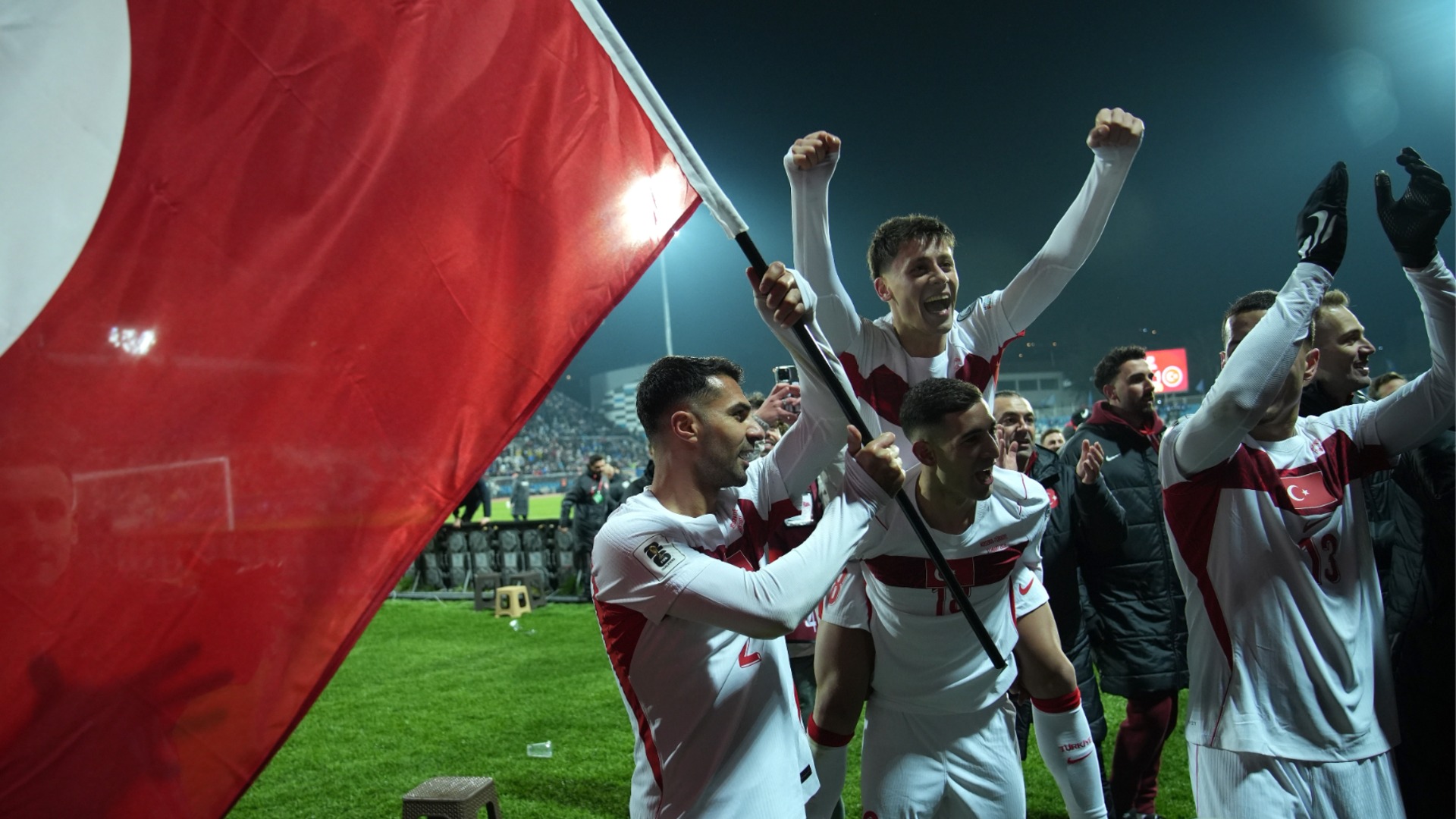 Трети в света не е достатъчно: Турският футболен феномен се завръща 24 години по-късно, за да довърши започнатото