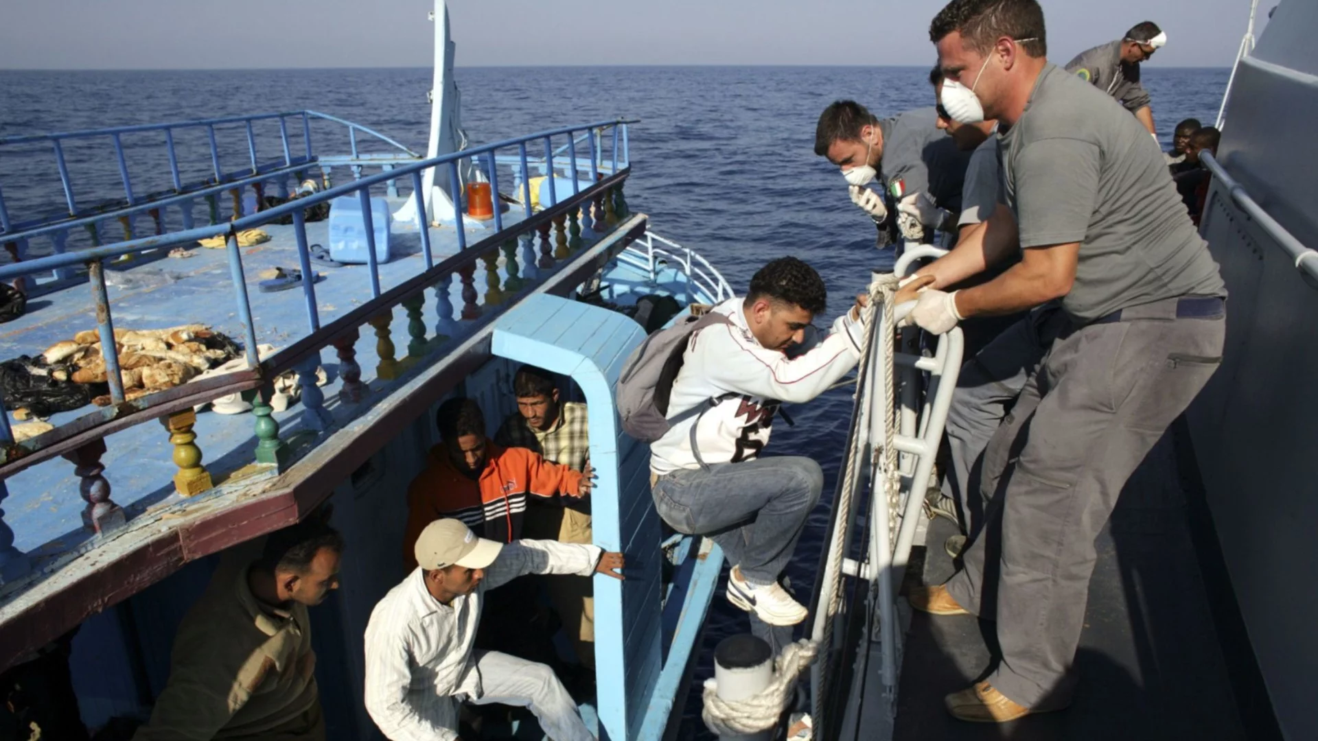 Трагедия: 18 мъртви мигранти край о. Лампедуза