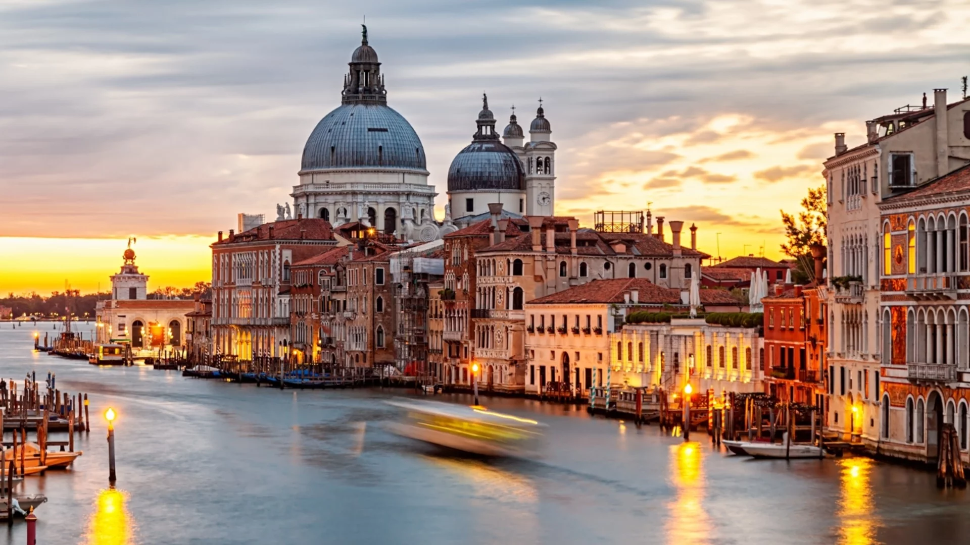 Входна такса за Венеция: Мярката удря по джоба само една група туристи