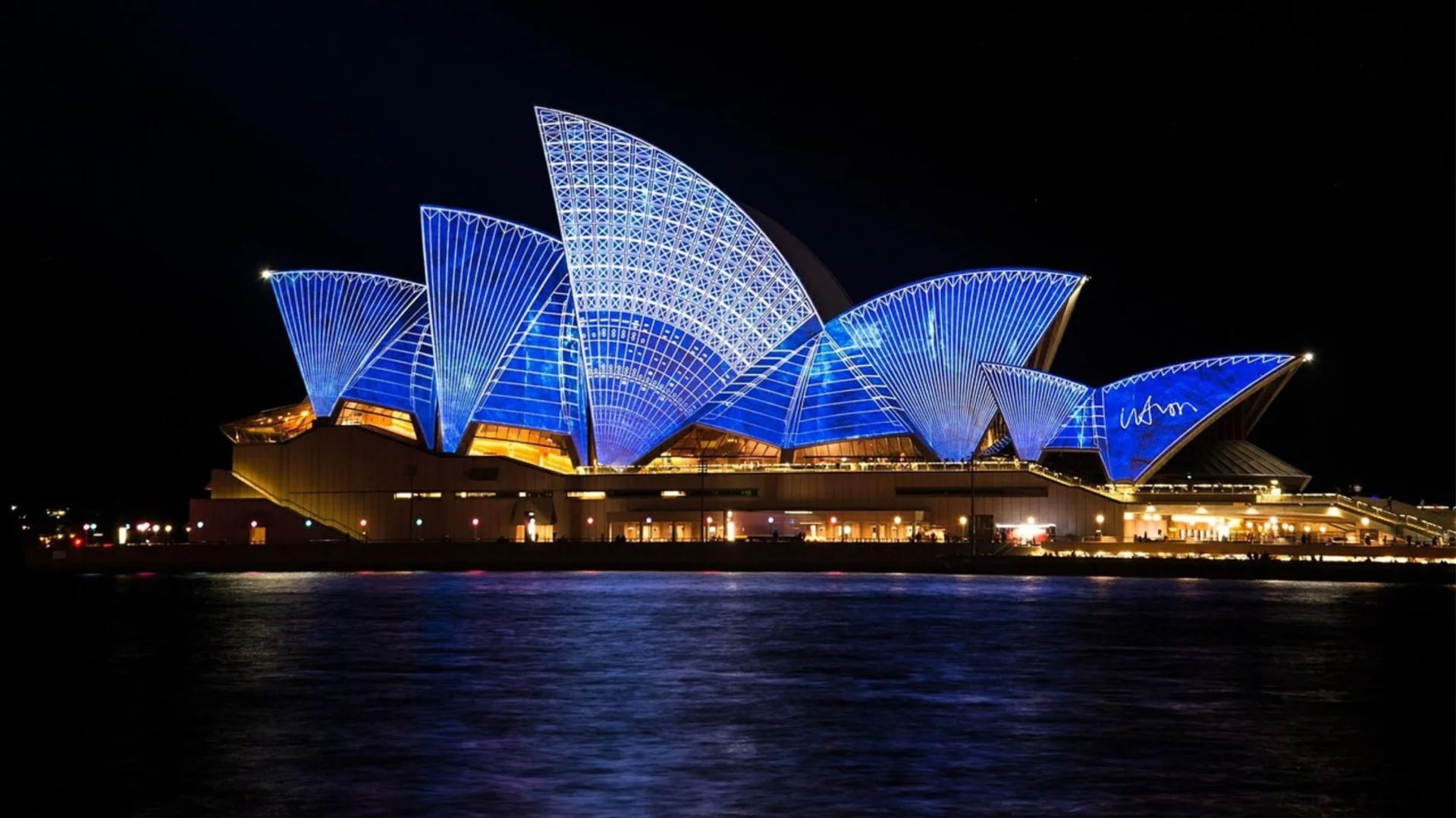 Ползвайте градски транспорт, не трупайте гориво: Австралия с апел към гражданите