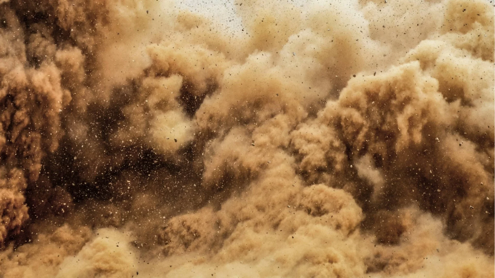 Пясъчен капан в Гърция: Облак от Сахара обърка плановете на хиляди пътници на Крит (ВИДЕО)