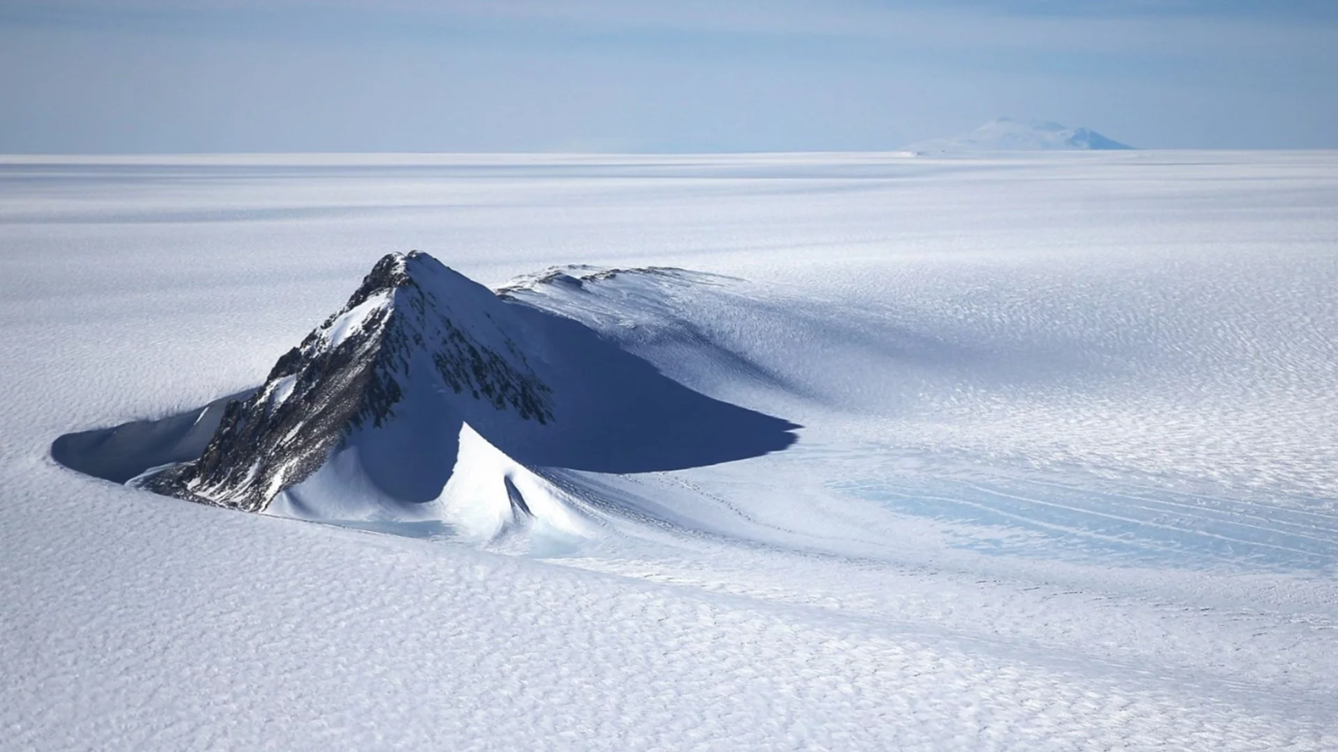 Розови скали разкриват тайната на Антарктида: Какво се крие под леда на континента
