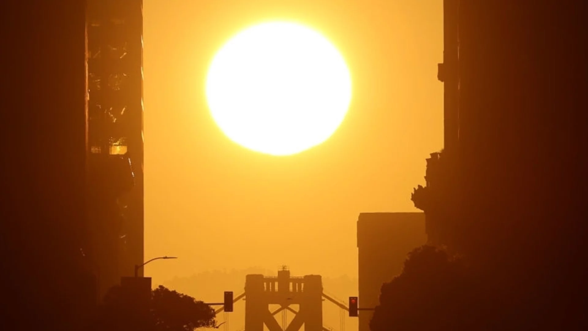 Слънце срещу заплащане дори през нощта: САЩ планират да изстрелят огледала в космоса, които ще осветяват Земята