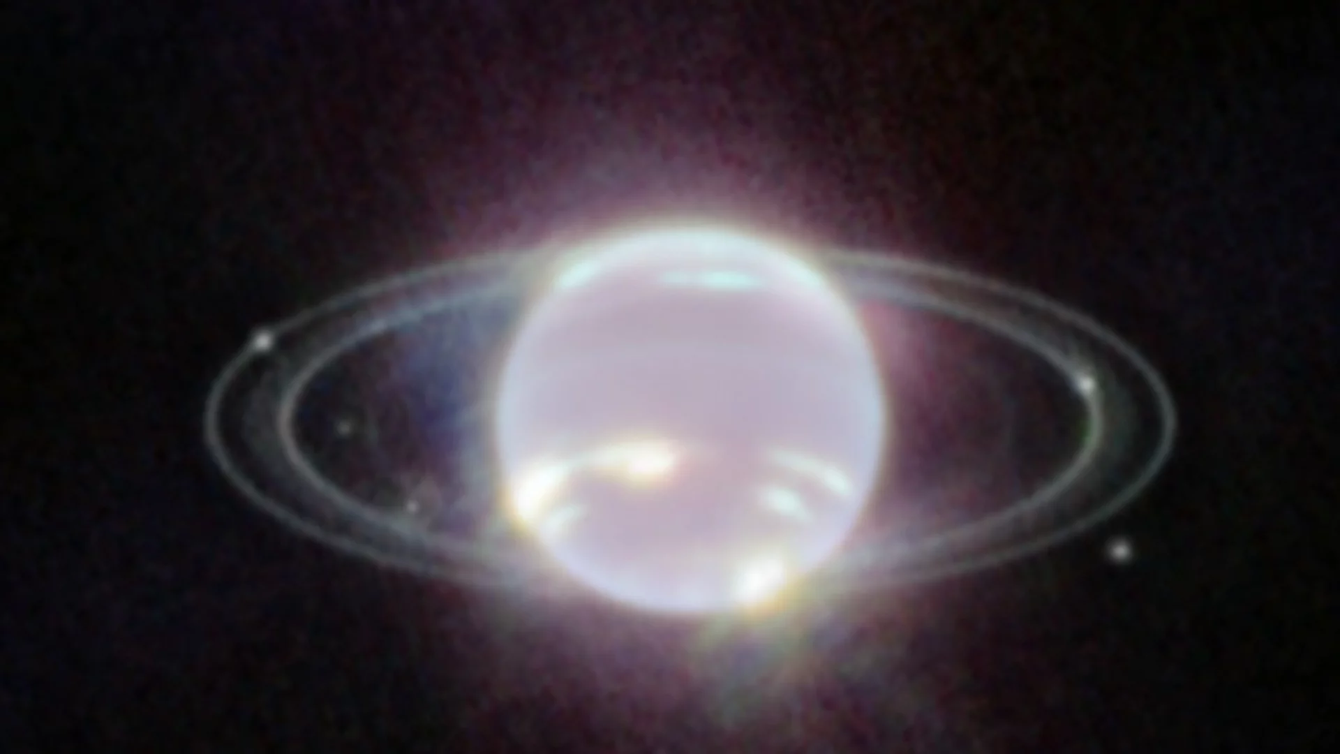 Учени откриха защо планетата Нептун е наклонена настрани