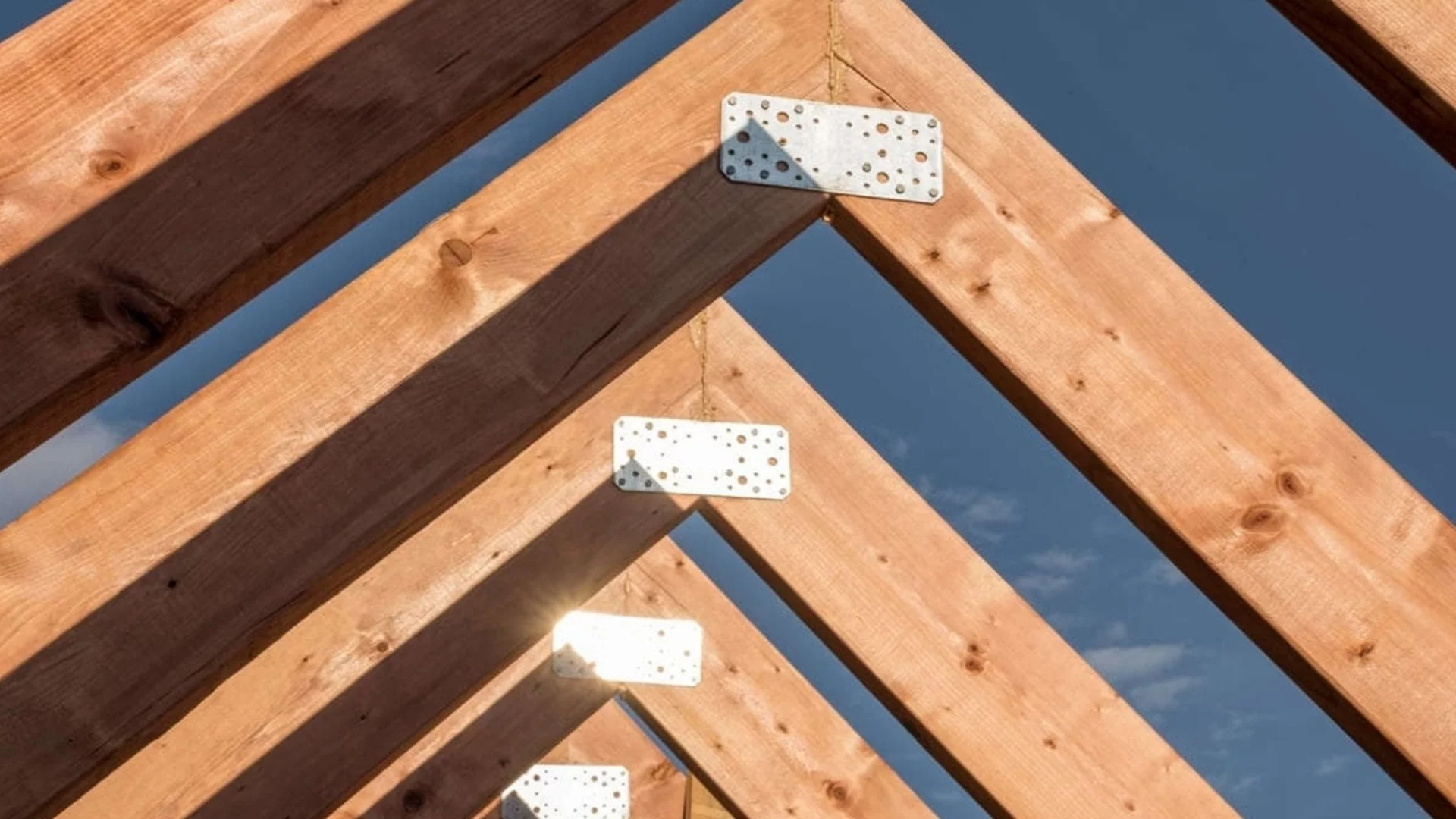 Защо качеството на крепежните елементи е ключово за сигурността на дома ни