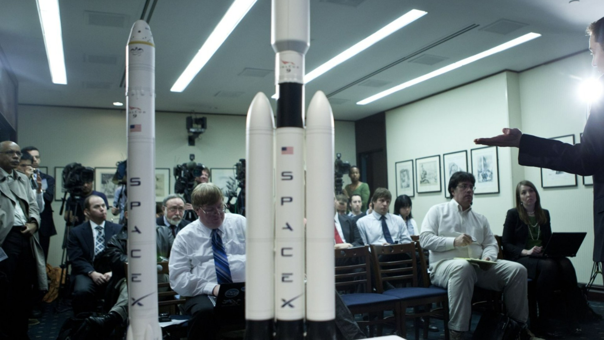 Компанията SpaceX на Илон Мъск тайно е подала документи за листване на борсата