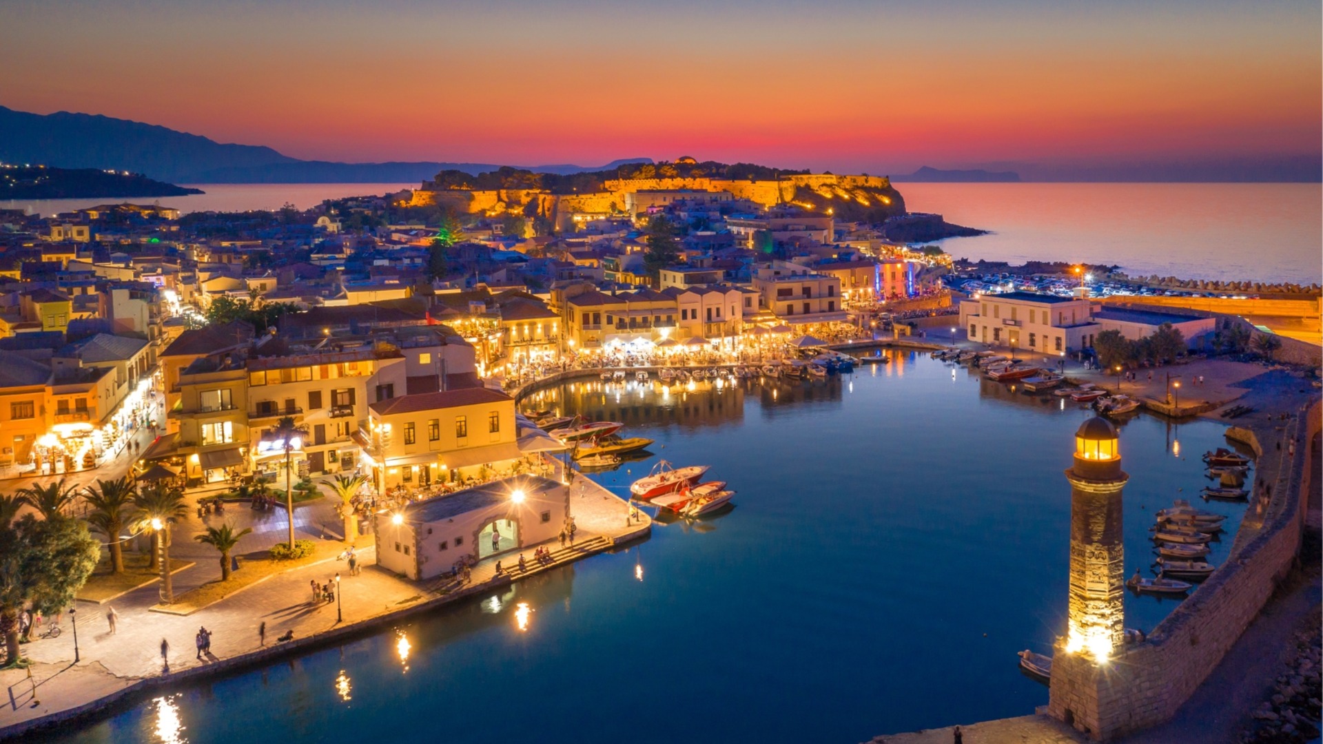 Апокалиптична гледка: Пясъчна буря оцвети небето над Крит в червено (ВИДЕО)