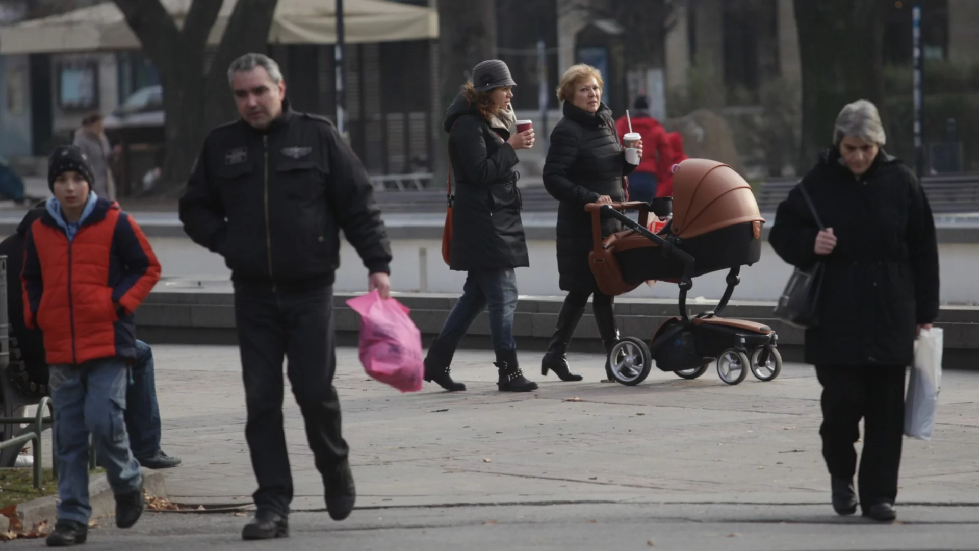 "Честит празник на демографската носталгия": Днес се ражда 8-милионният българин