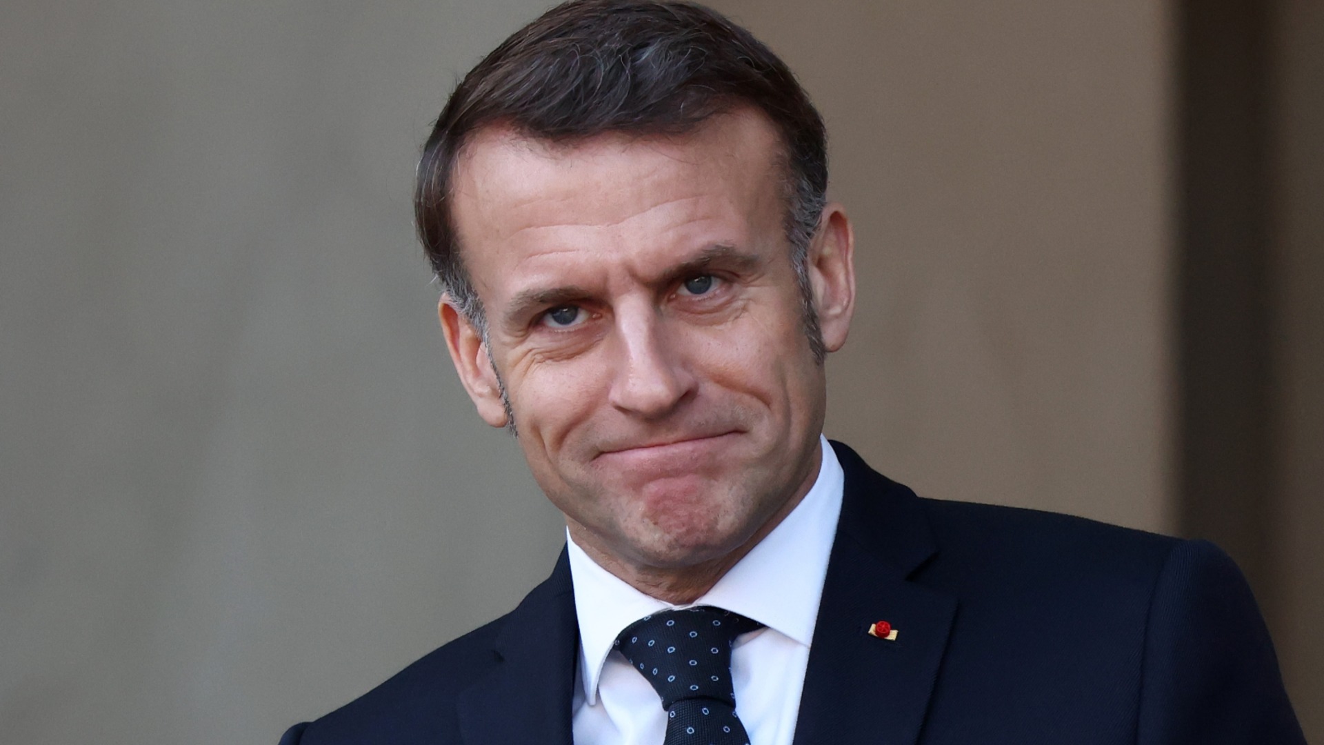 Макрон “отписа“ военната опция в Ормузкия проток: Каква игра играе Париж?