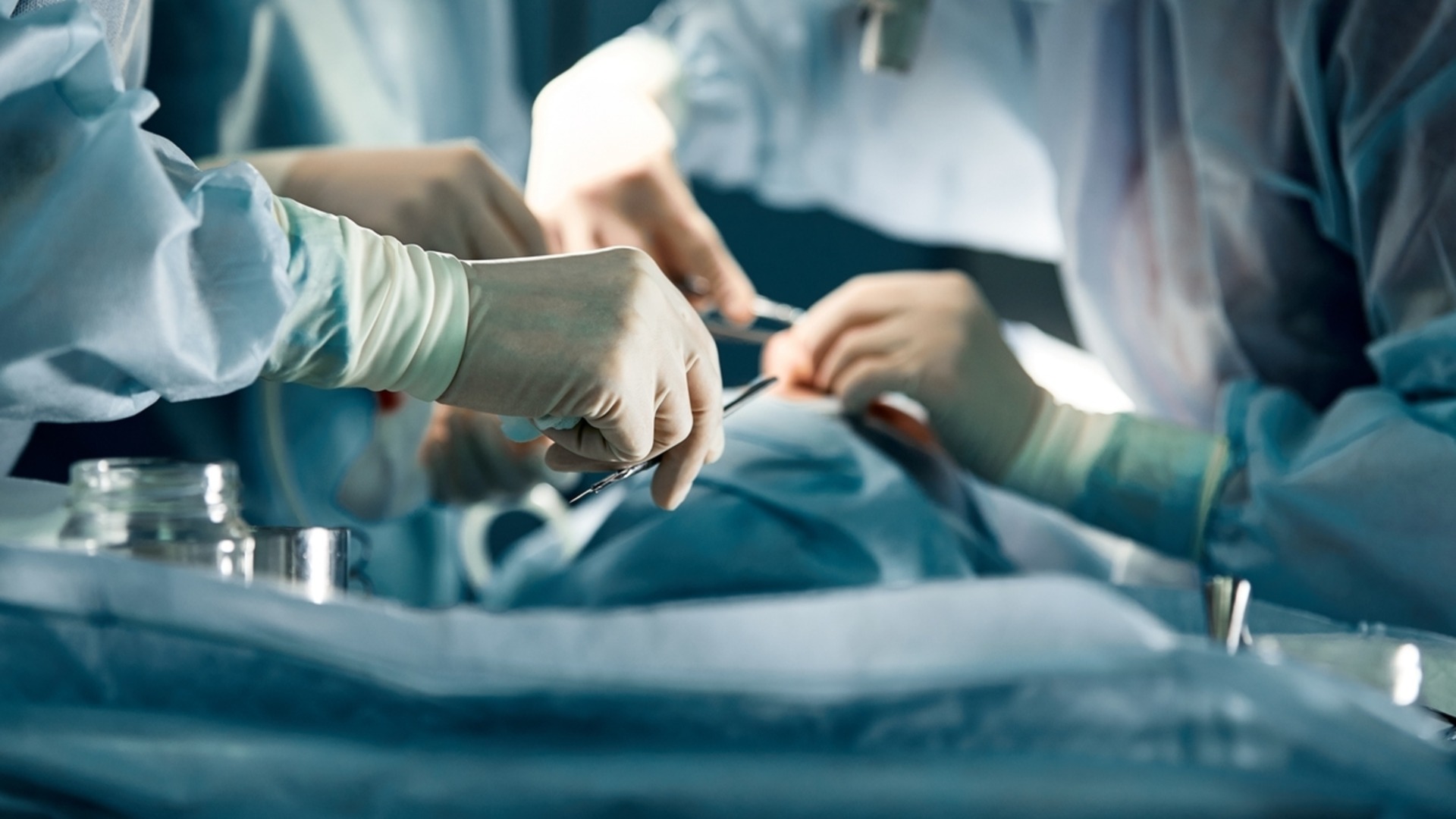 След сложна операция: Пациент с рядко заболяване отново е у дома (СНИМКА)