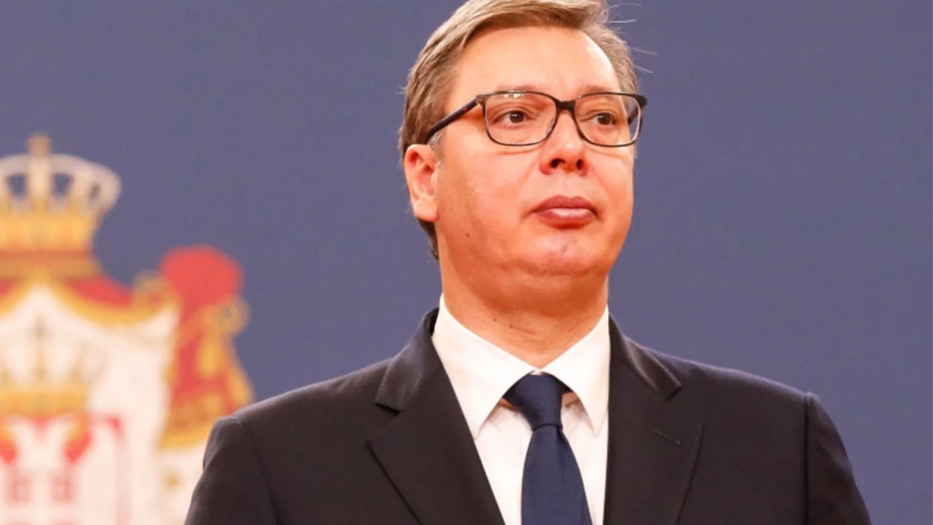 Важен човек в Сърбия започна да се моли на Вучич