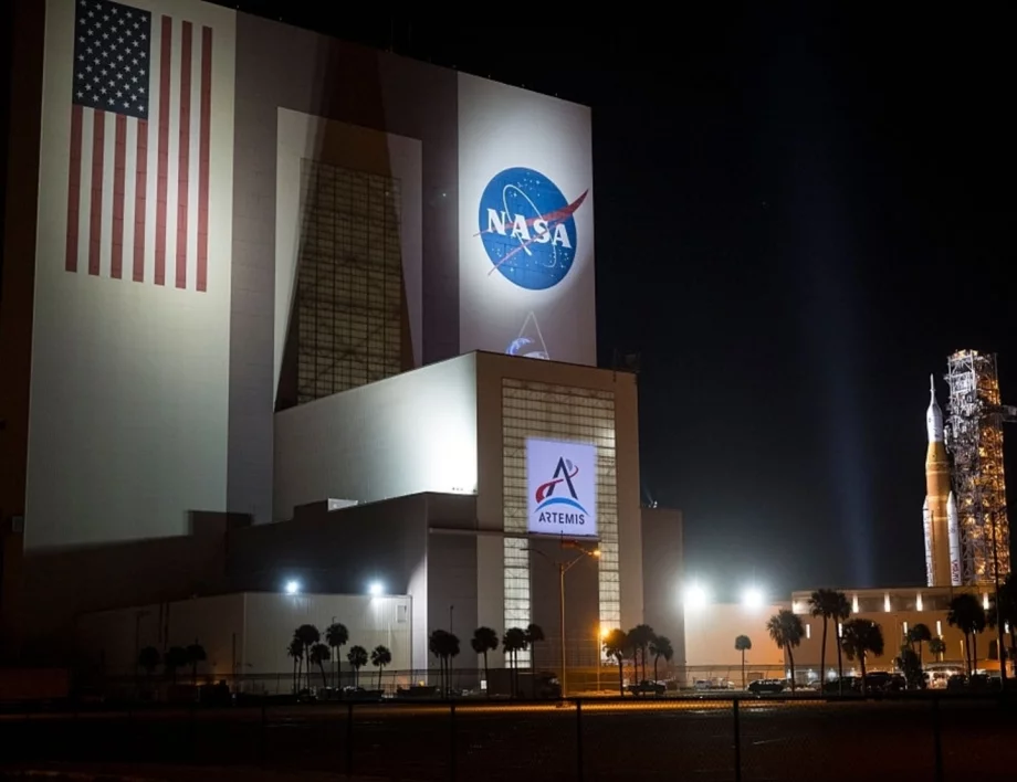 Историческа мисия: НАСА изпрати хора на Луната за първи път от 50 години (ВИДЕО)