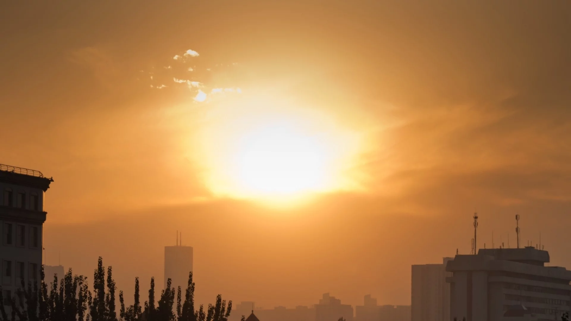 Оранжева мъгла над ключова база на НАТО в Гърция (ВИДЕО)