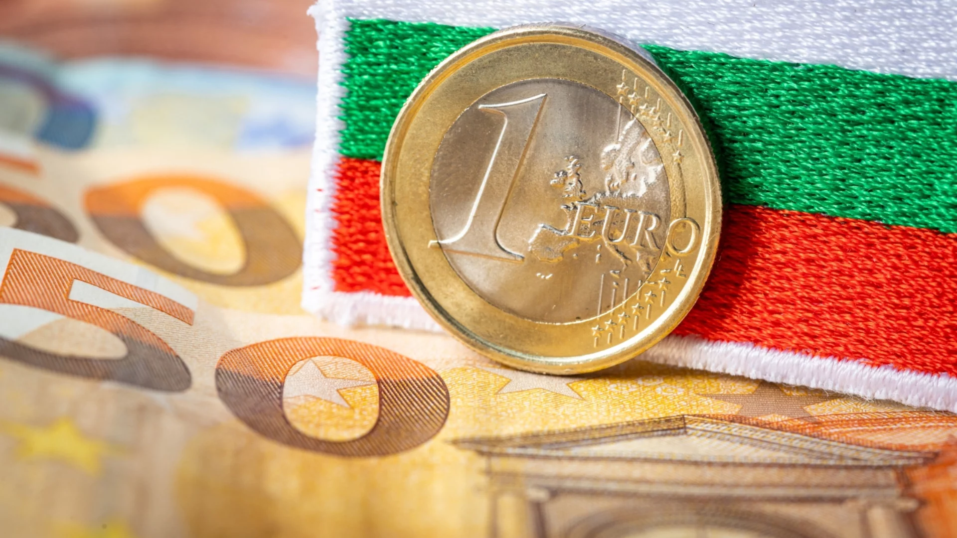 Дефицитът в парите на държавата расте