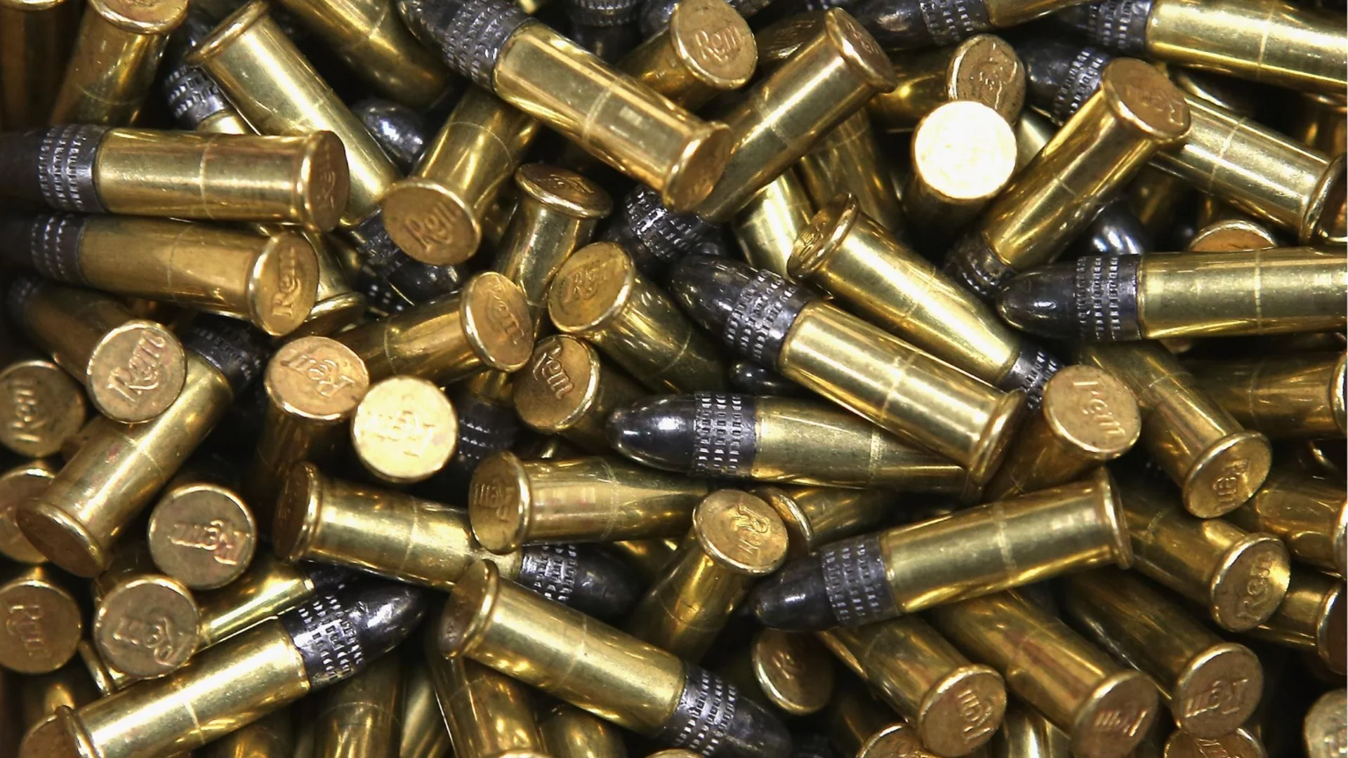 Арсенал за цяла рота: Откриха боеприпаси в дома на руснак в Бургас 