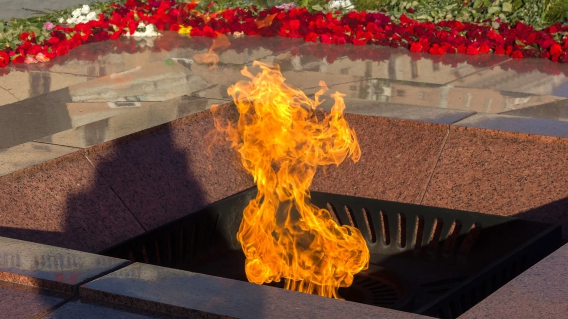 Хороскоп за днес, 6 април: Велики понеделник носи на Стрелците вътрешен огън и гони вътрешните демони на Рибите