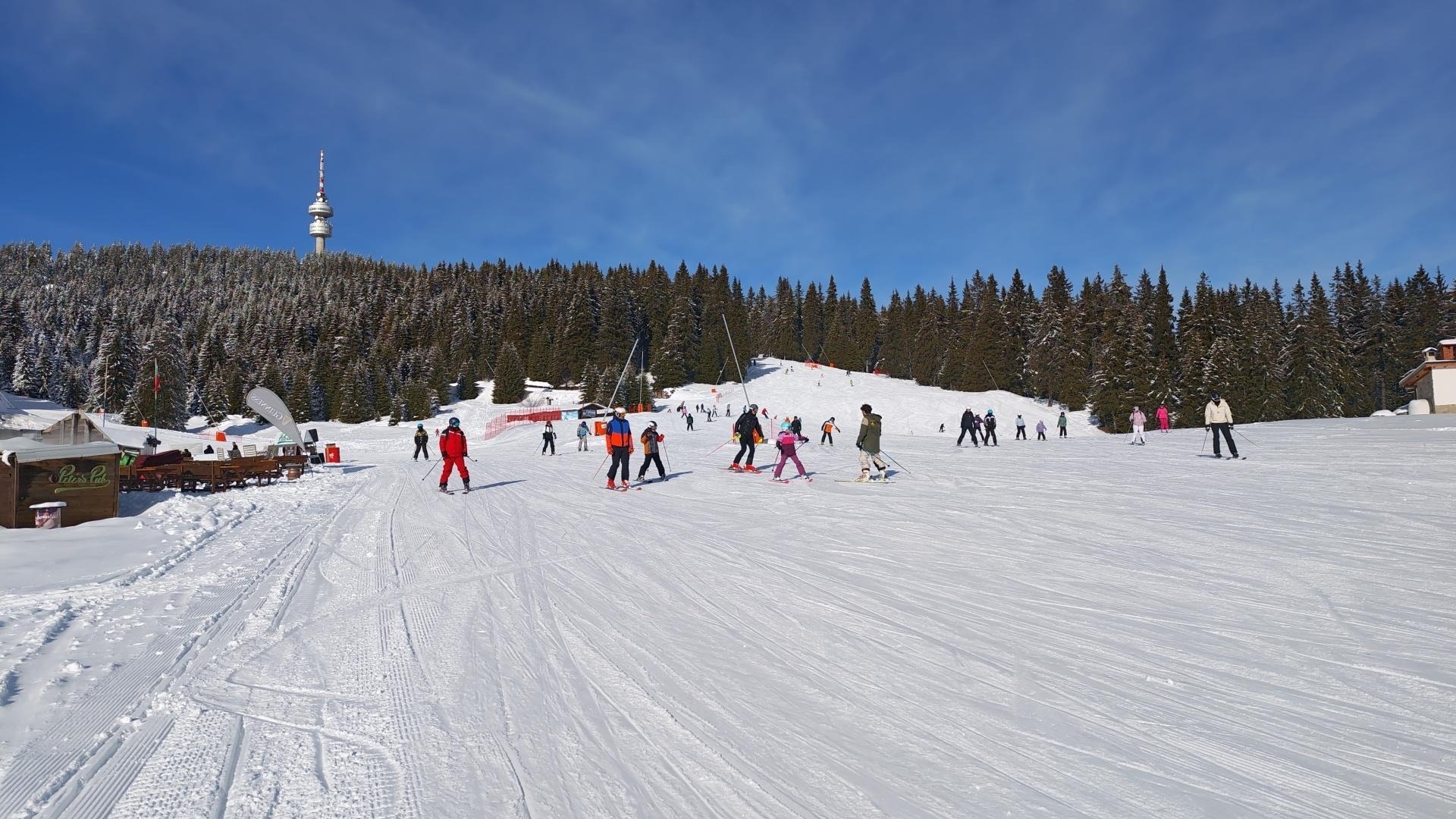 Зимна приказка през април: Перфектни условия за ски в Пампорово
