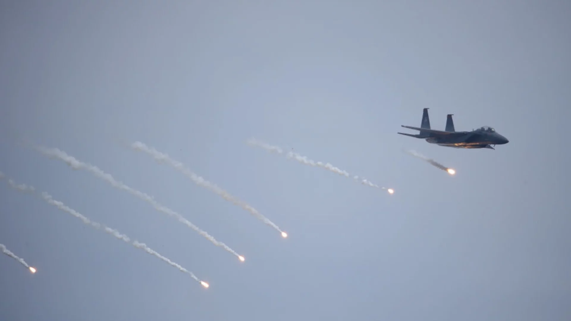 Надпревара на живот и смърт: САЩ и Иран търсят американски екипаж от свален изтребител (ВИДЕО)