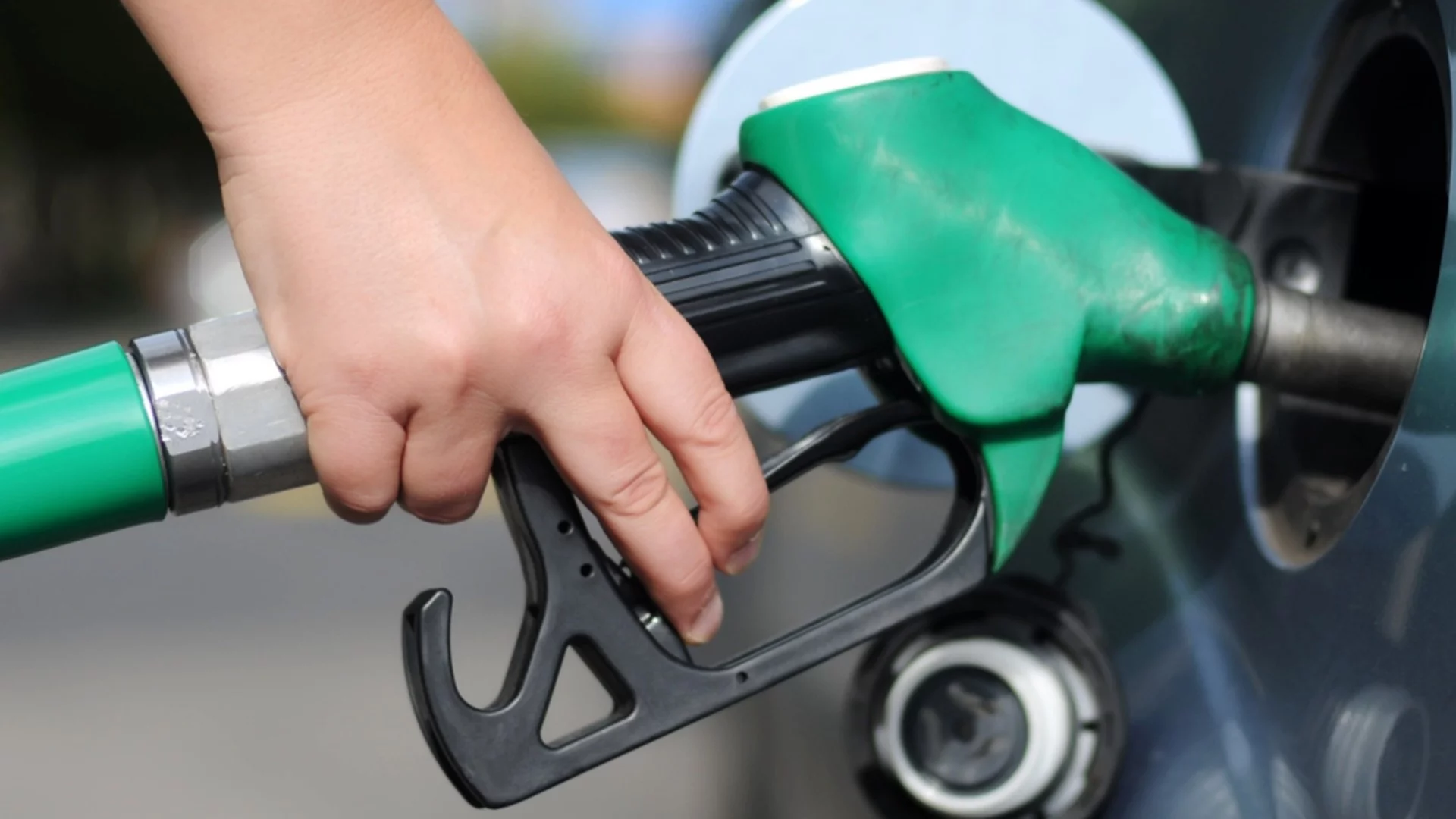 Горивата в Сърбия се покачиха само с 1 евроцент