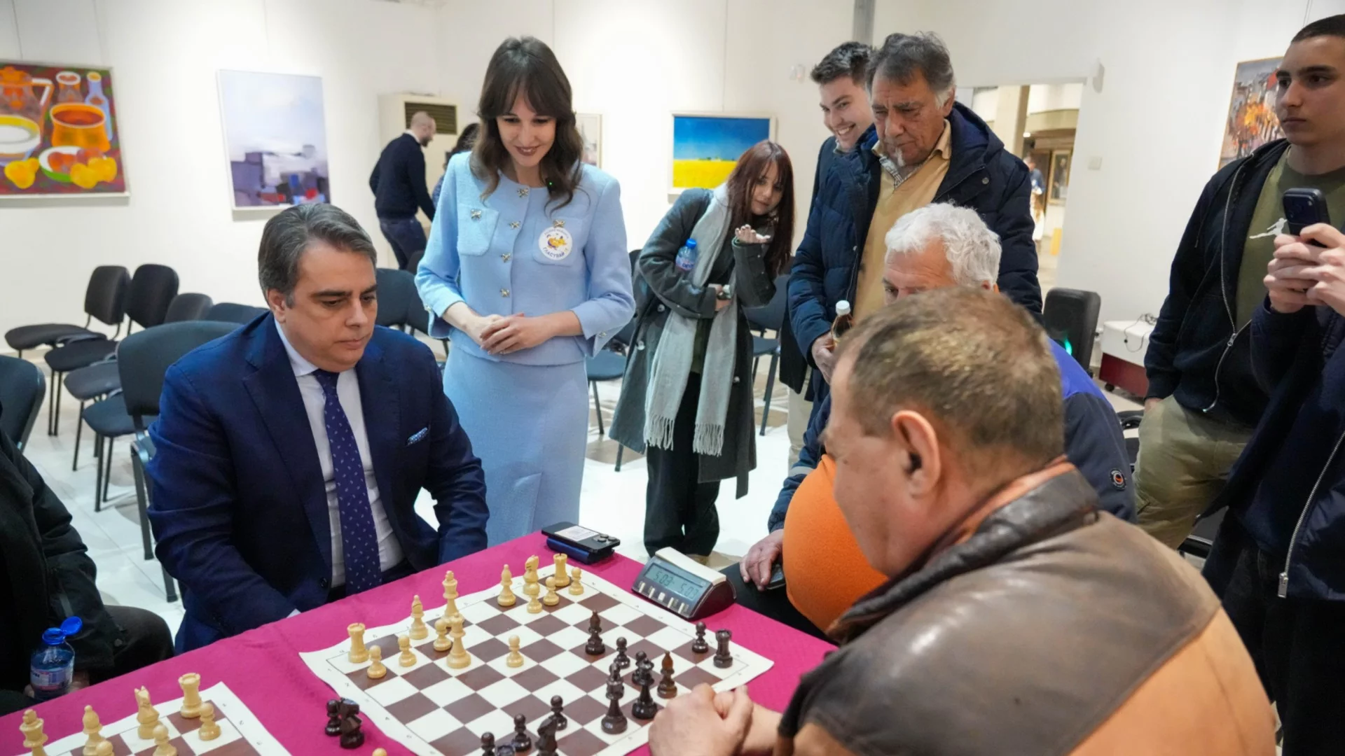 Асен Василев във Враца: Страхува ли се Радев от дебат за доходите, за данъците, за Сарафов и за прокурорката на Джуджетата?