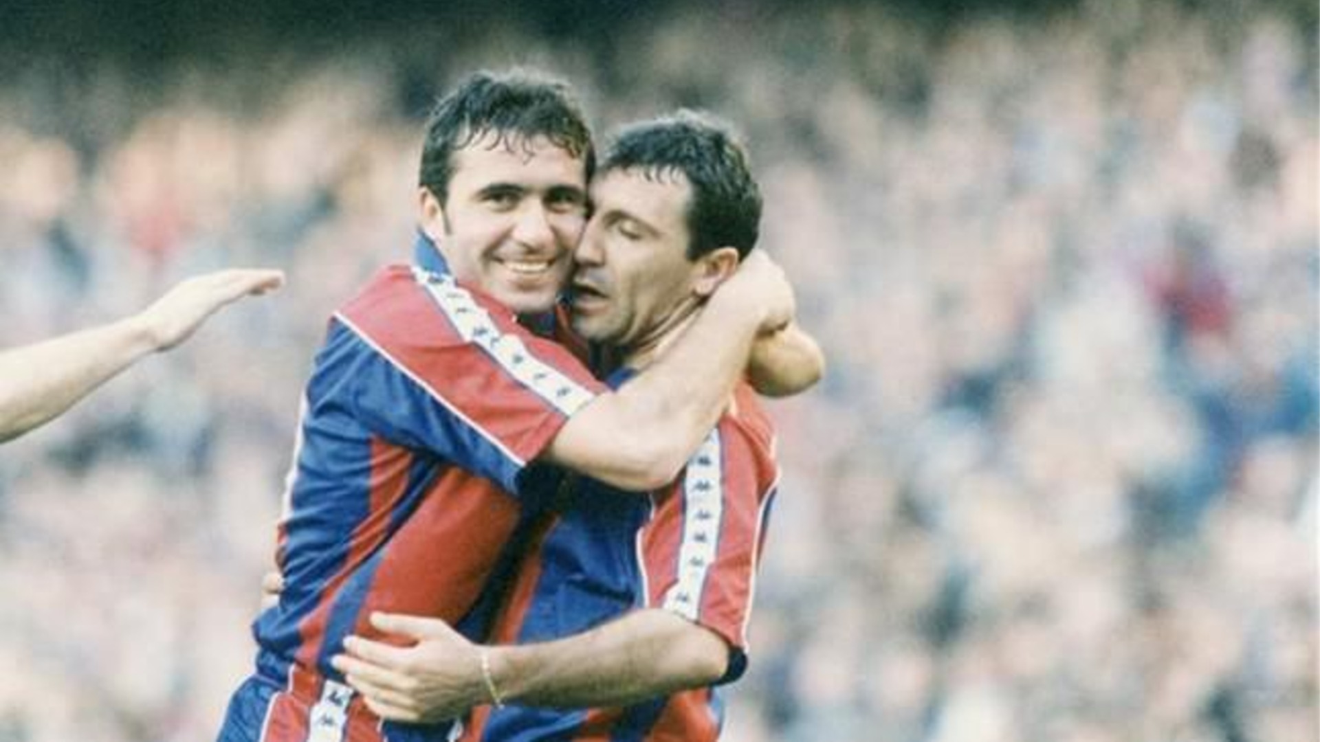 Двама с минало в ЦСКА срещу съотборник на Стоичков: съседка на България си търси национален селекционер