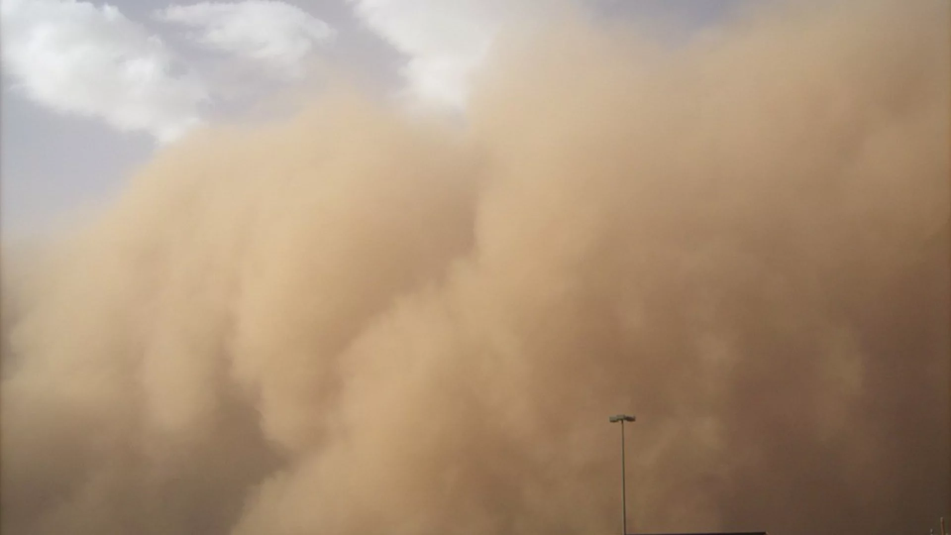 След Либия и Гърция: Пясъчна буря обхвана и Истанбул (ВИДЕО)