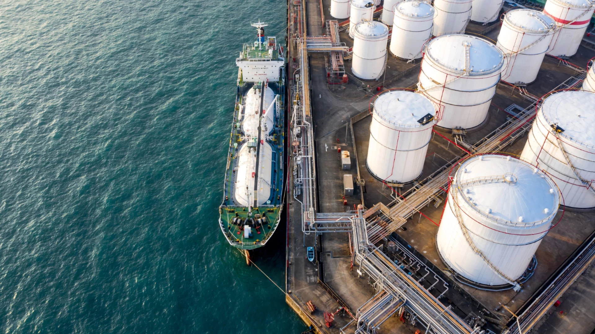 За пръв път от 7 години: Индия купи петрол от Иран