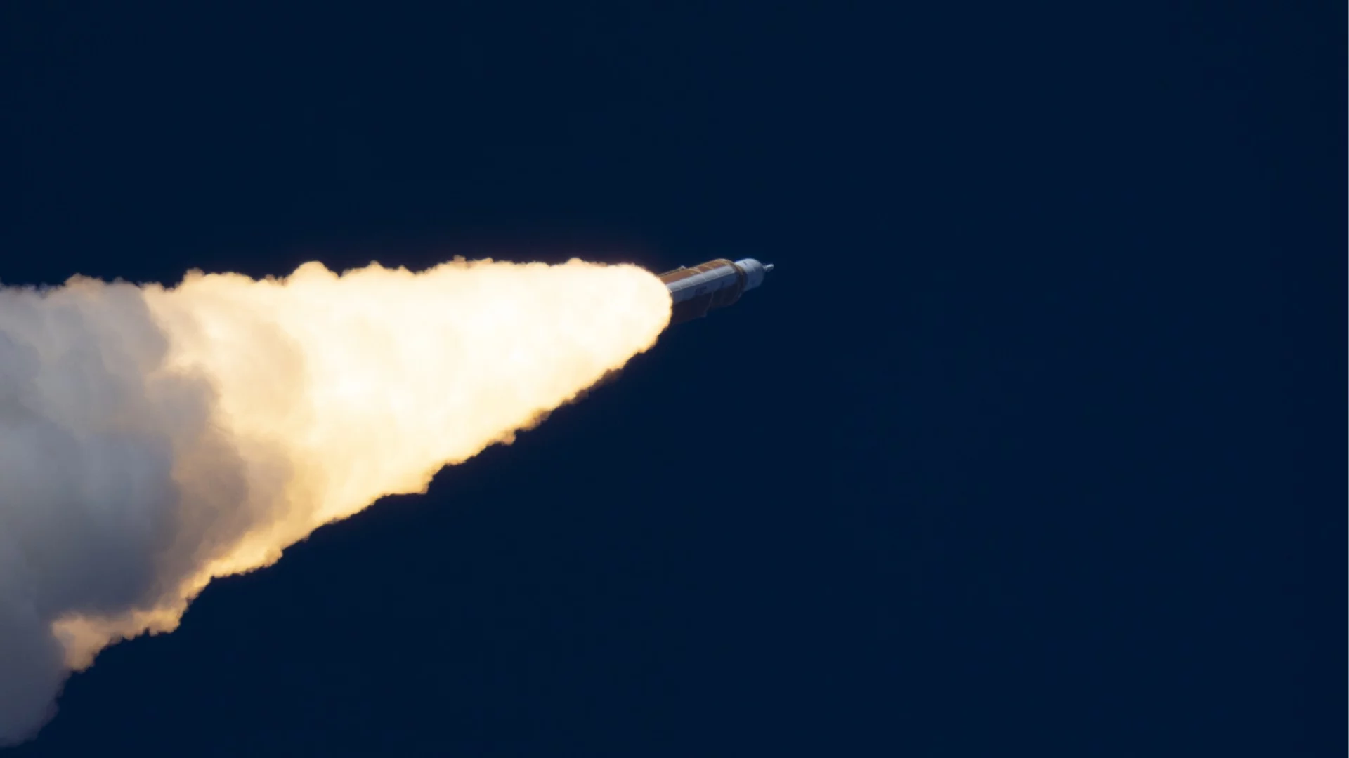 "На половината път сме": Мисия "Артемида II" напредва към Луната (ВИДЕО, СНИМКИ)