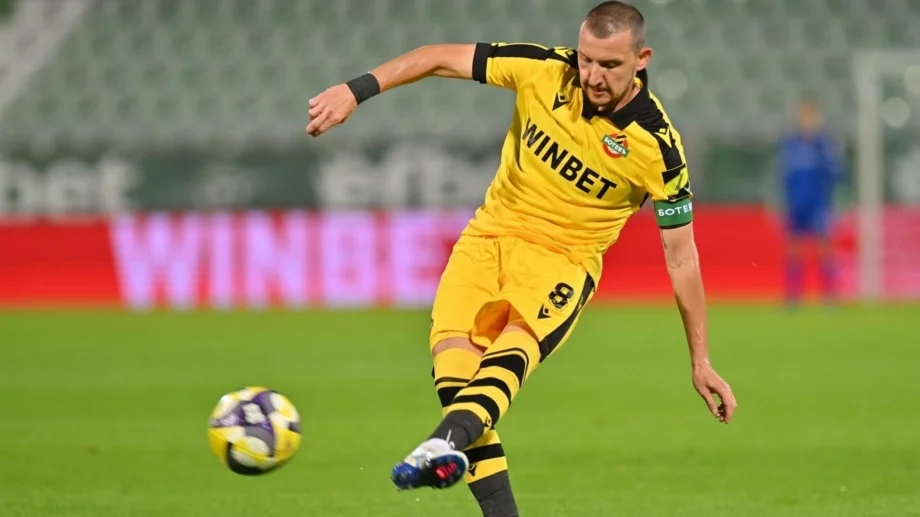 Фамозен гол на Тодор Неделев вдъхнови Ботев Пловдив за разгром в Първа лига