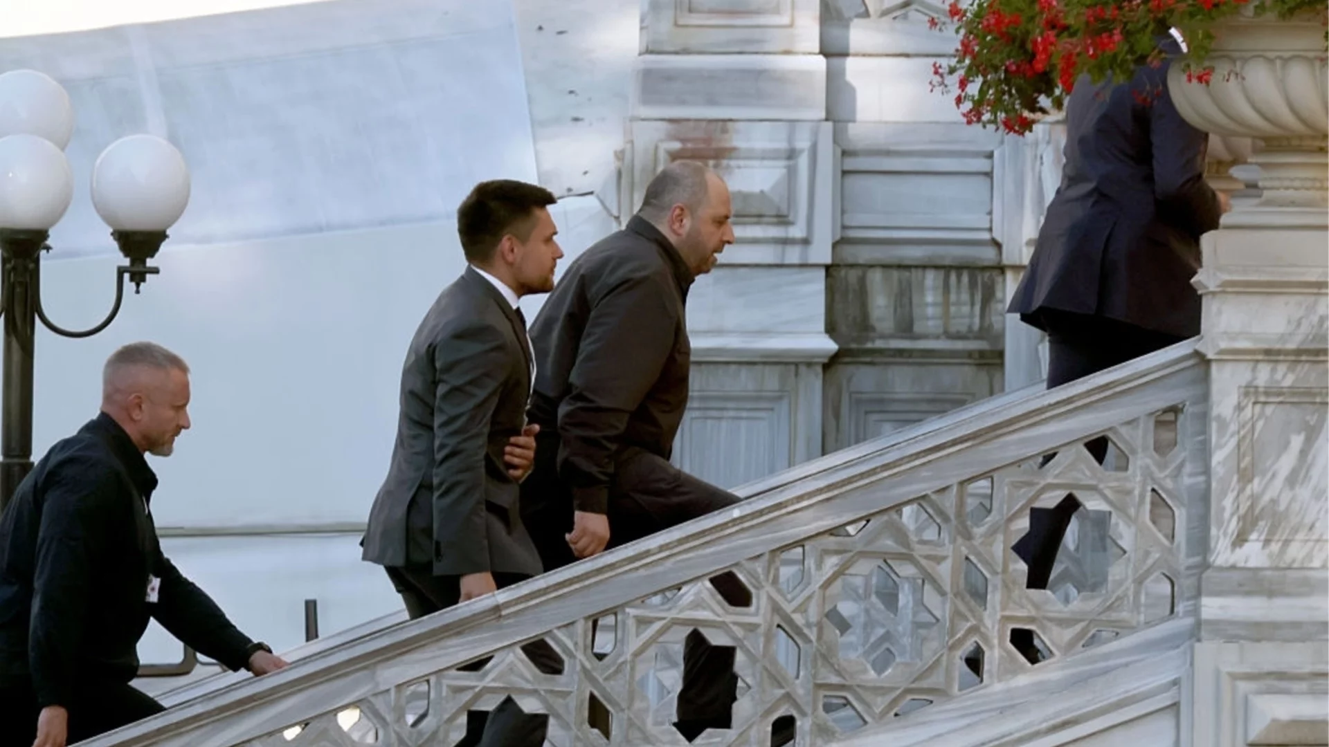 Заради войната в Иран: Украйна работи по по-добър план за гаранции за сигурност от САЩ