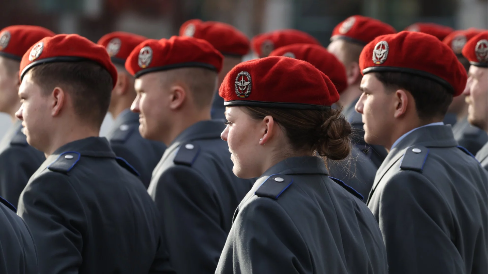 Германия въвежда нови правила: Ето какво трябва да знаят младите мъж, преди да напуснат страната