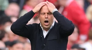 Извънредно: Какво решение взеха шефовете на Ливърпул за Слот след погрома?