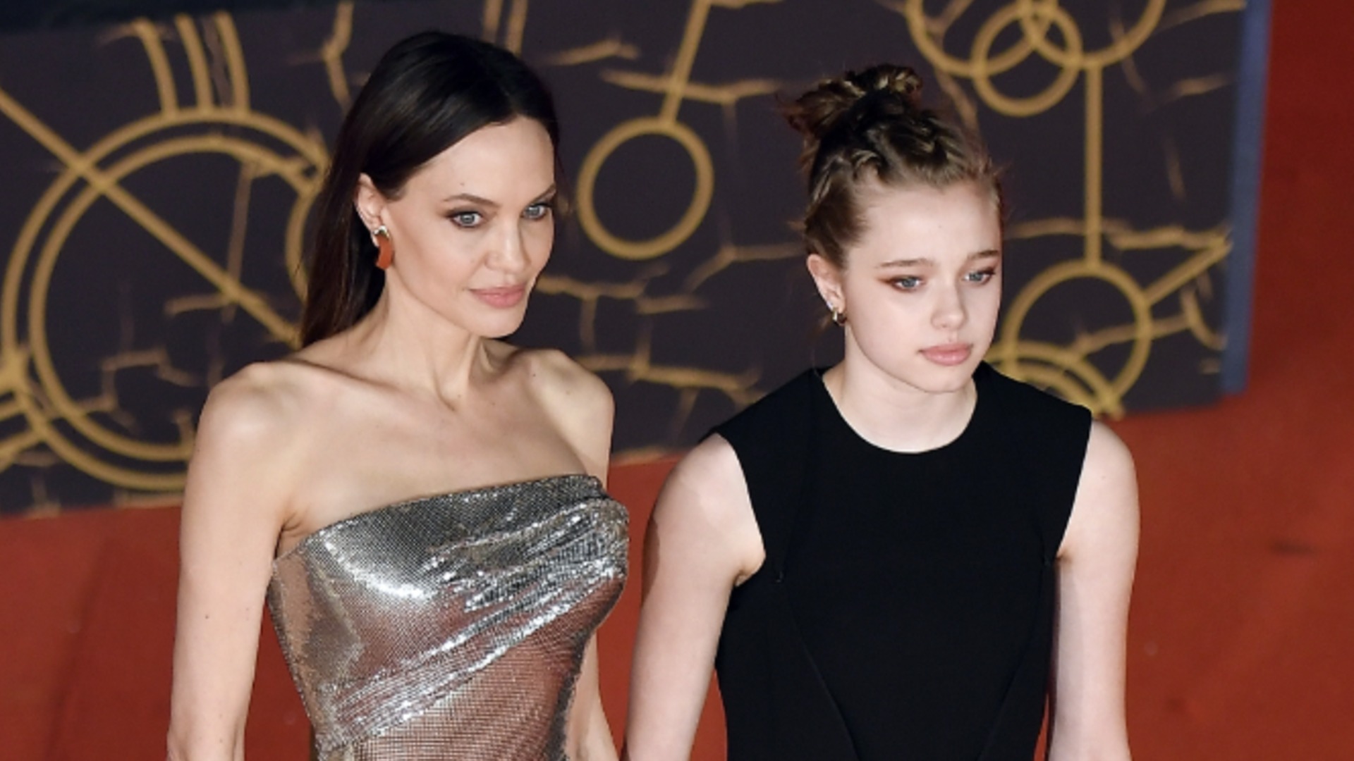 Дебютна роля за дъщерята на Анджелина Джоли: Тотално копие на майка си (ВИДЕО)
