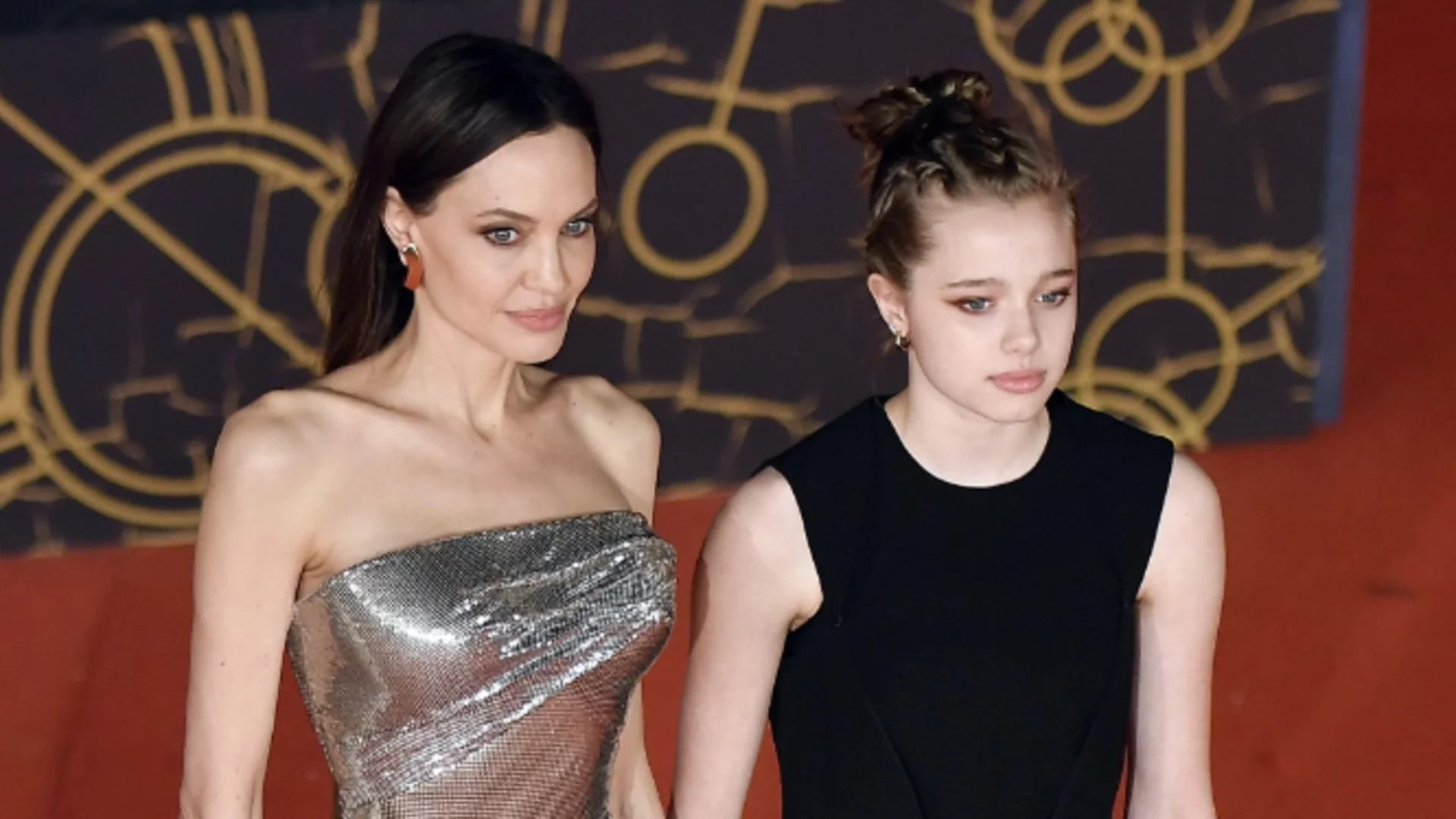 Дебютна роля за дъщерята на Анджелина Джоли: Тотално копие на майка си (ВИДЕО)
