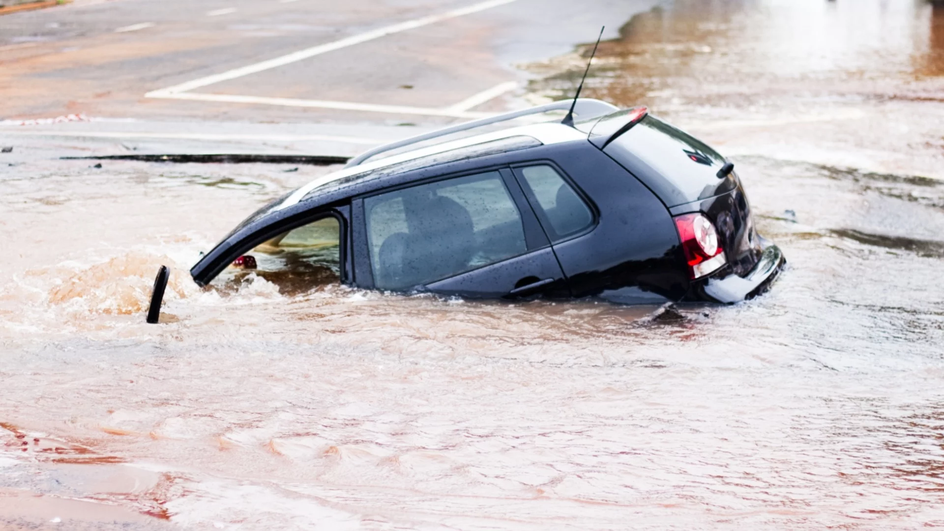 Брутални наводнения в Дагестан: Цели сгради се срутват (ВИДЕА)