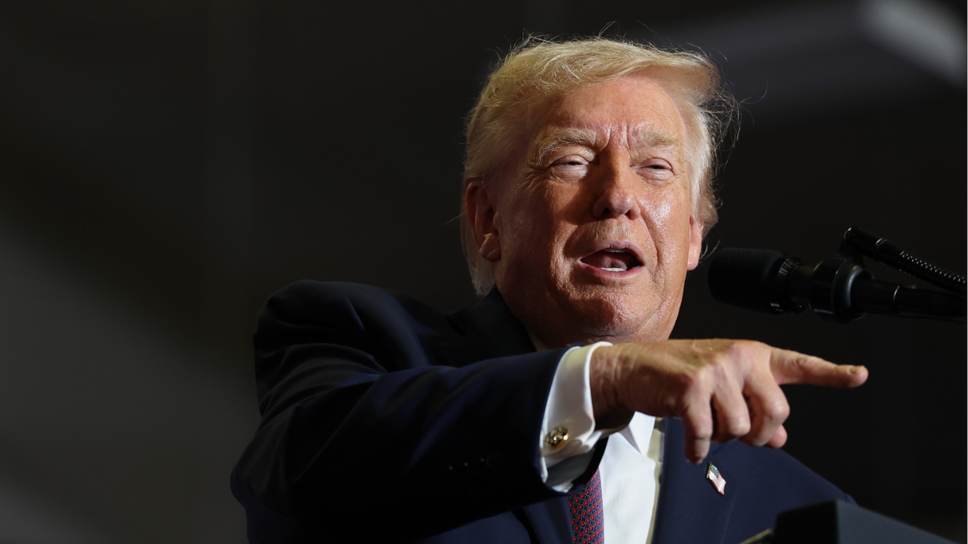 НА ЖИВО: Тръмп със страховит ултиматум към Иран