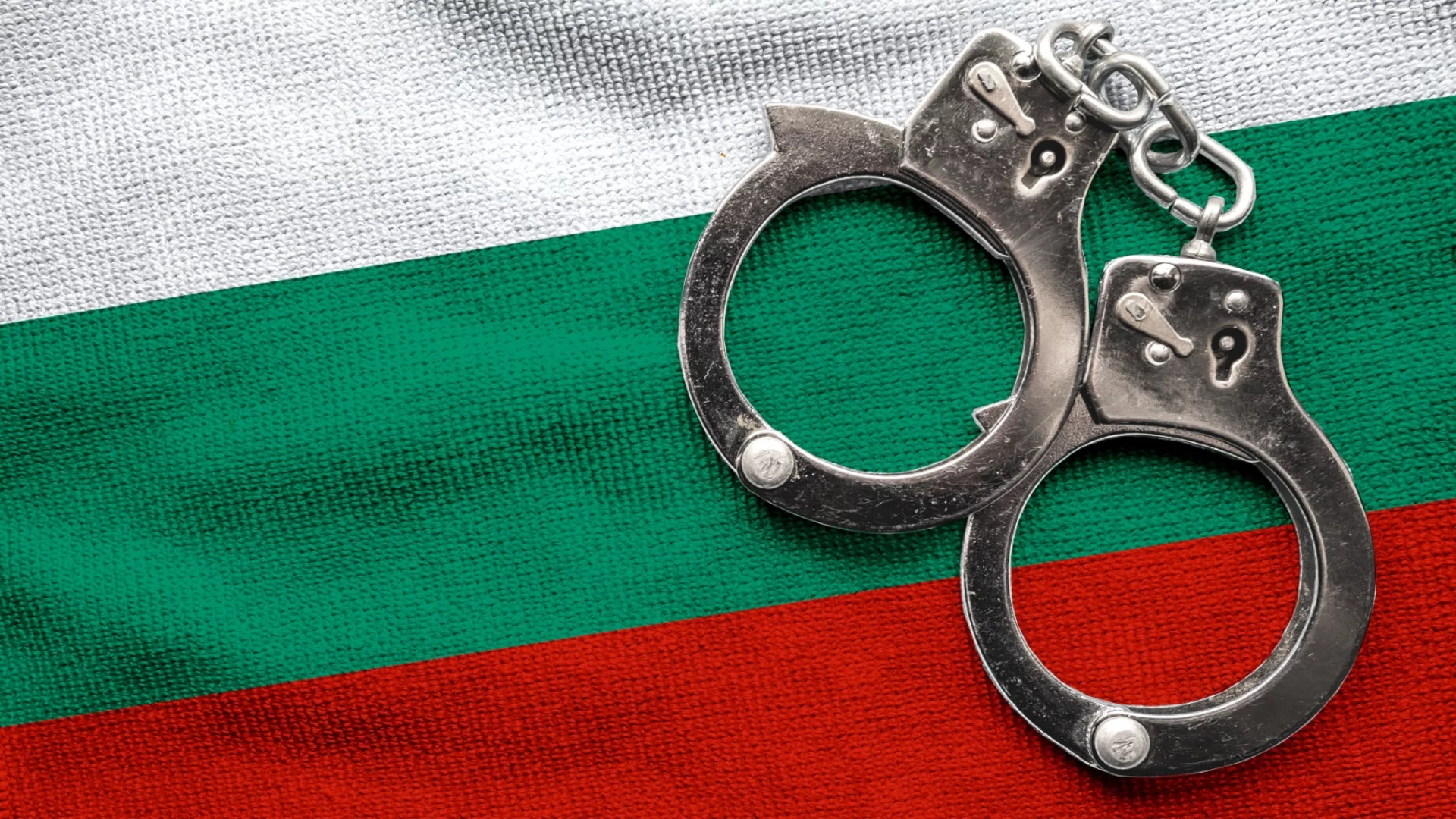 Гаф "made in Bulgaria": Наши апаши забравиха документите си в бус при кражба