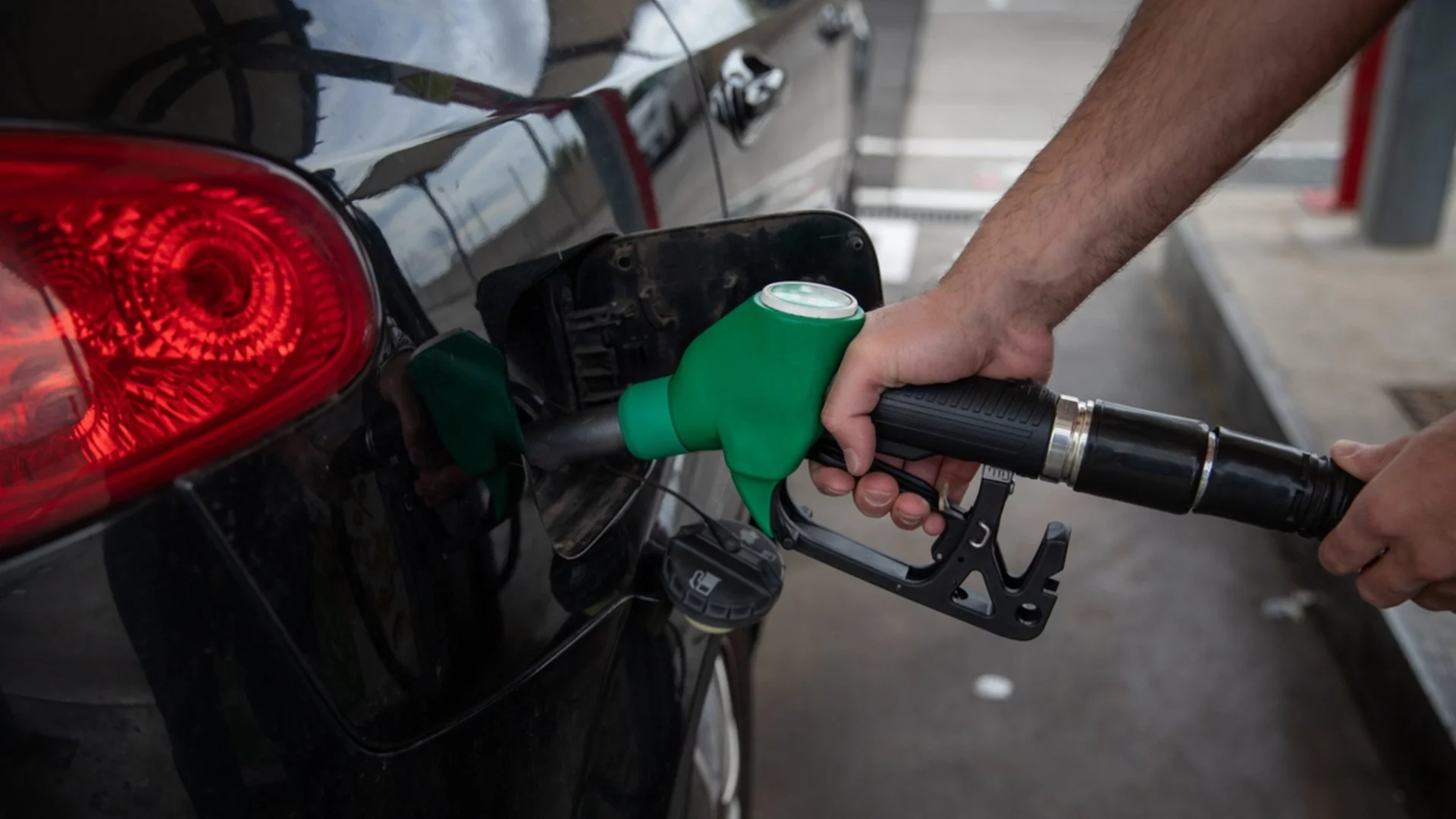 Гърция дава 3 пъти по-голяма помощ за зареждане с гориво от България