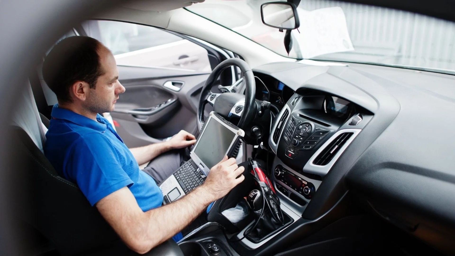 Защо колата ви може да "ослепее" след ремонт