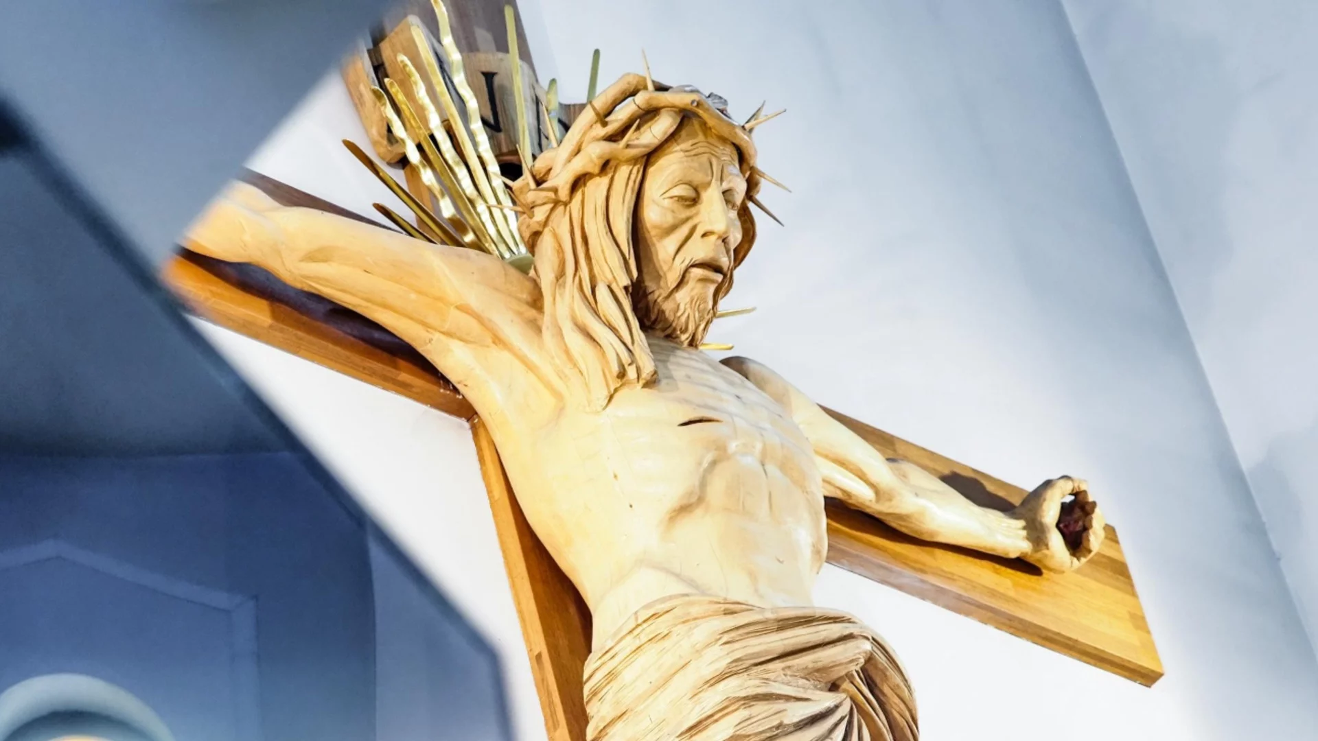 Архиепископът на Сараево намекна, че жените, които правят аборти извършват военни престъпления